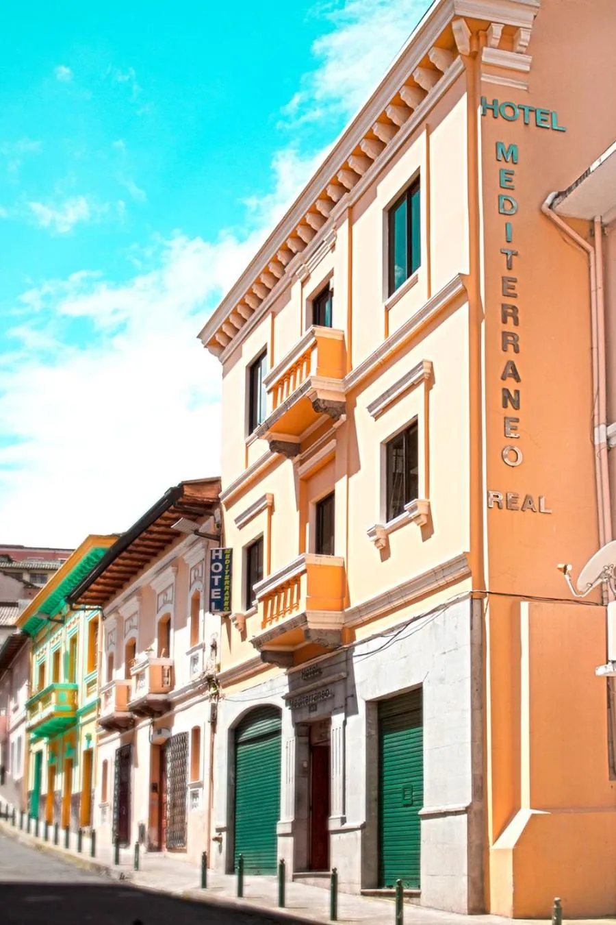 Facade/entrance in Hotel Mediterraneo Quito
