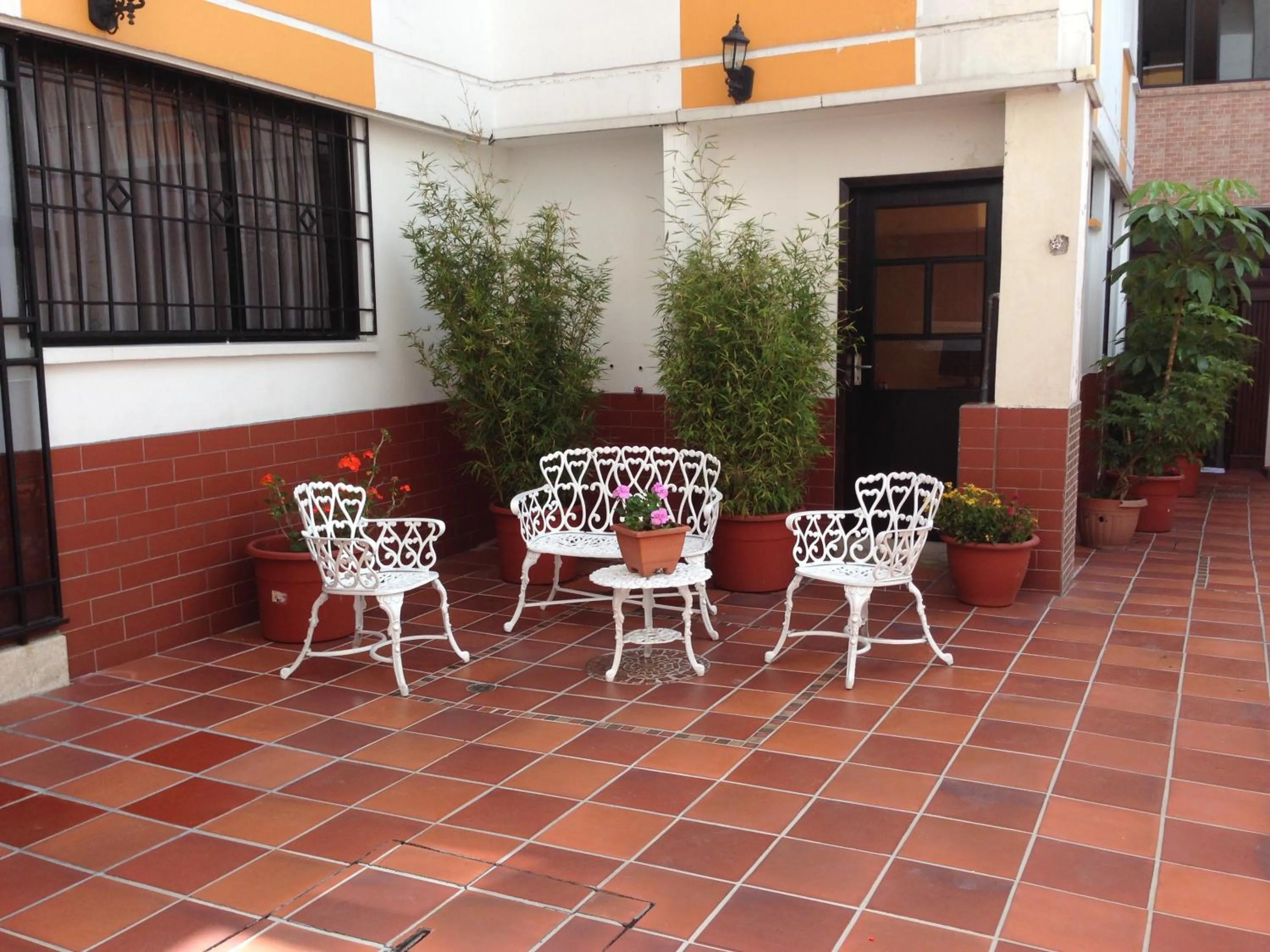Garden in Hotel Mediterraneo Quito