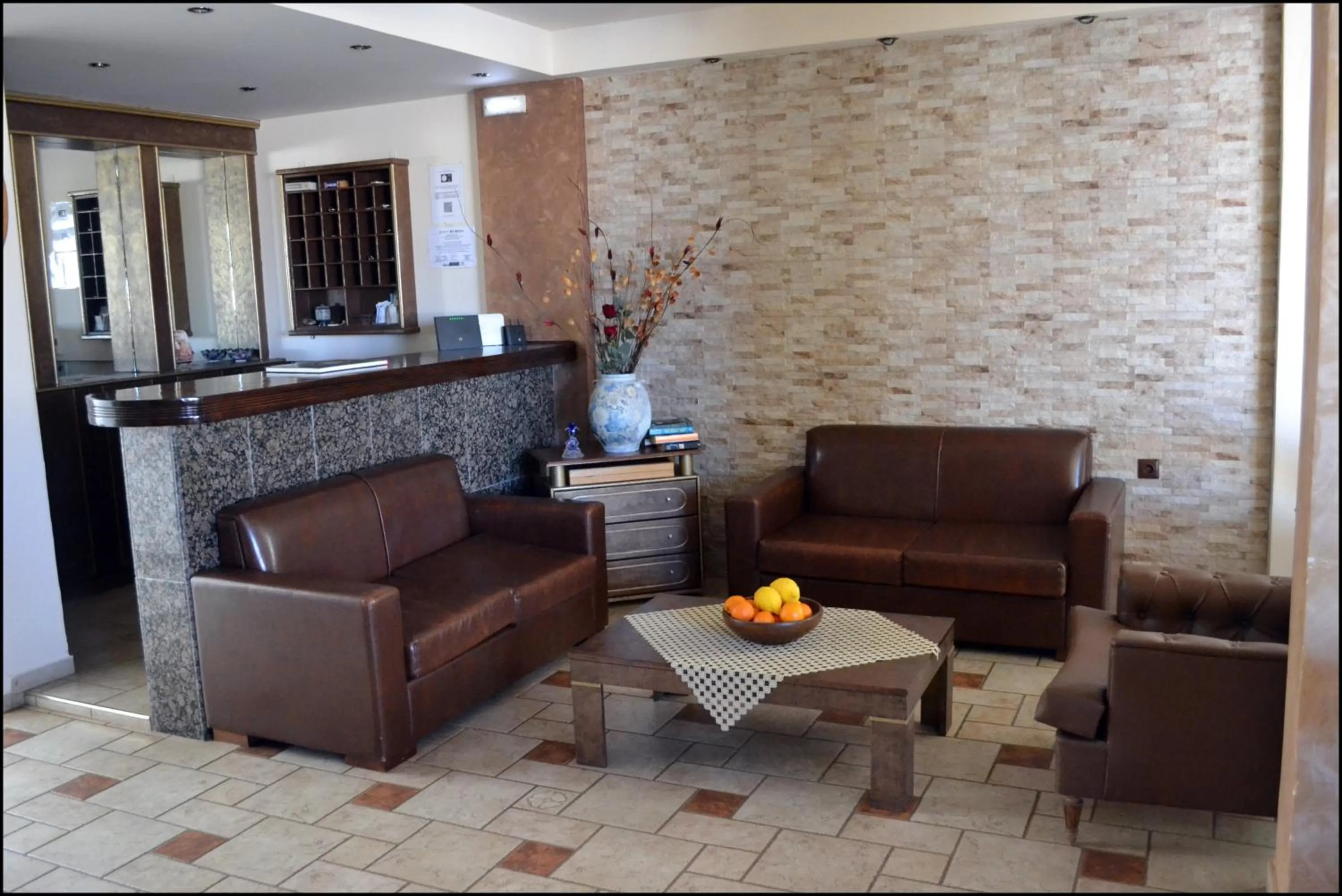 Text overlay in La Luna Apartments