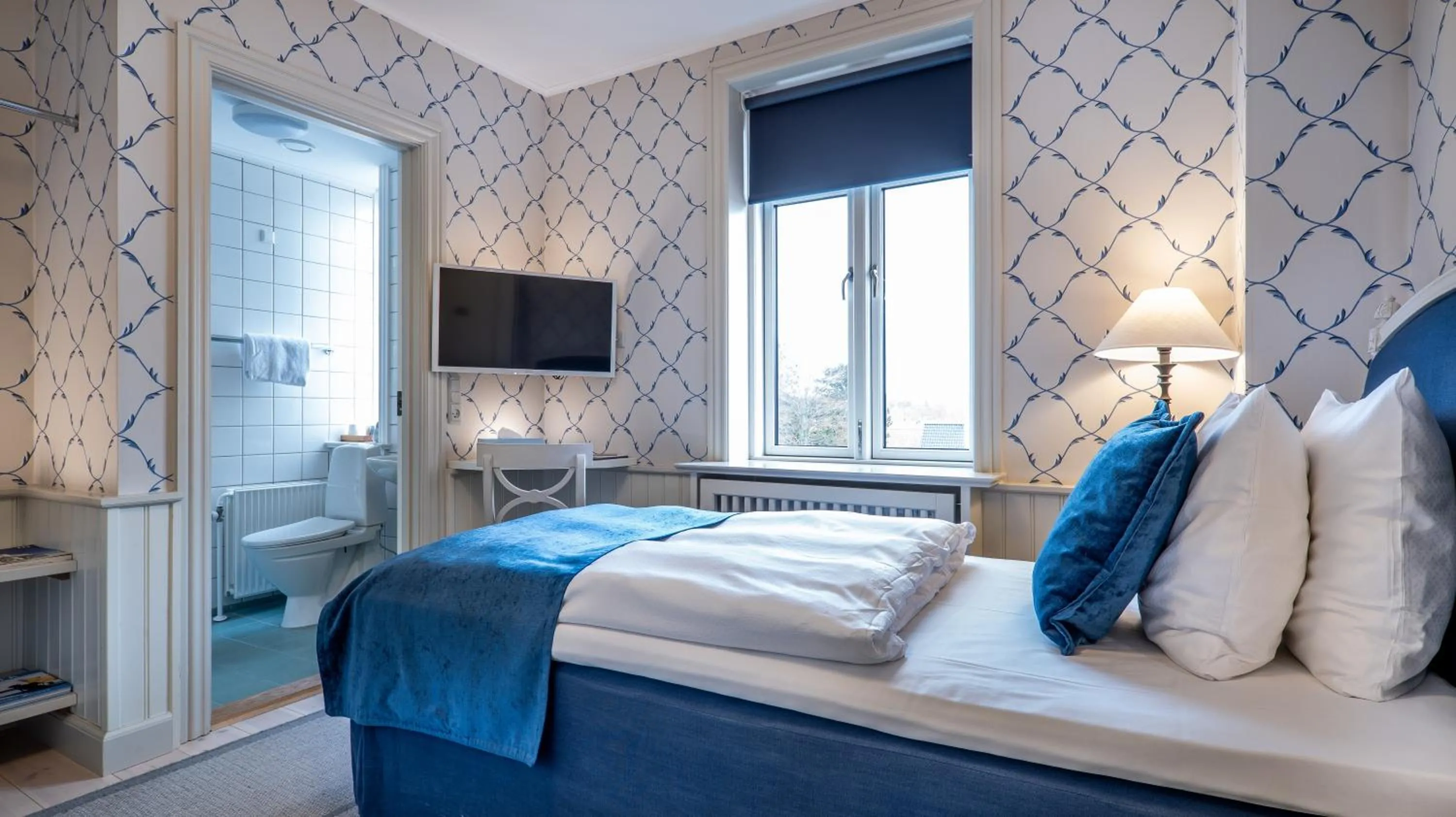 Budget Single Room in Hotel Bretagne