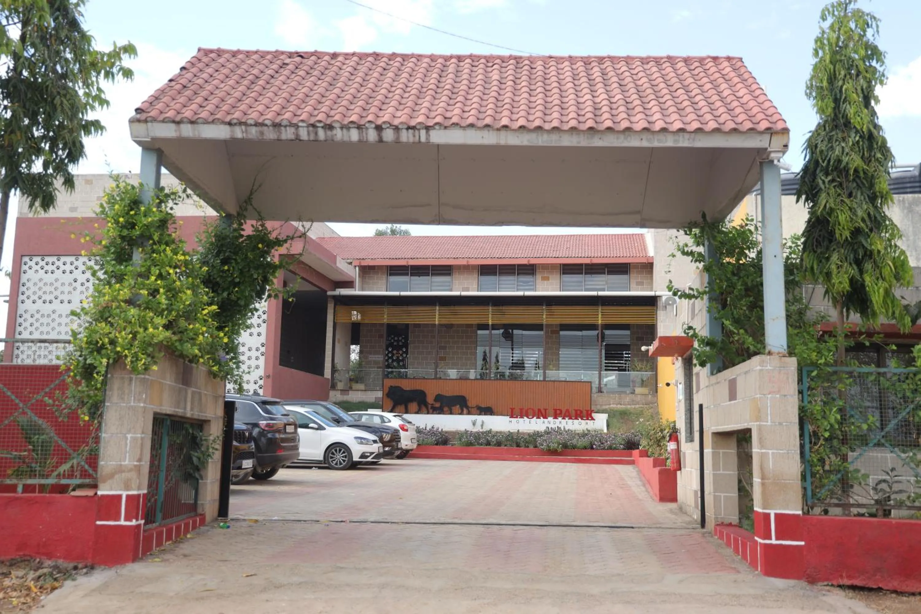 Parking in Lion Park Hotel & Resorts