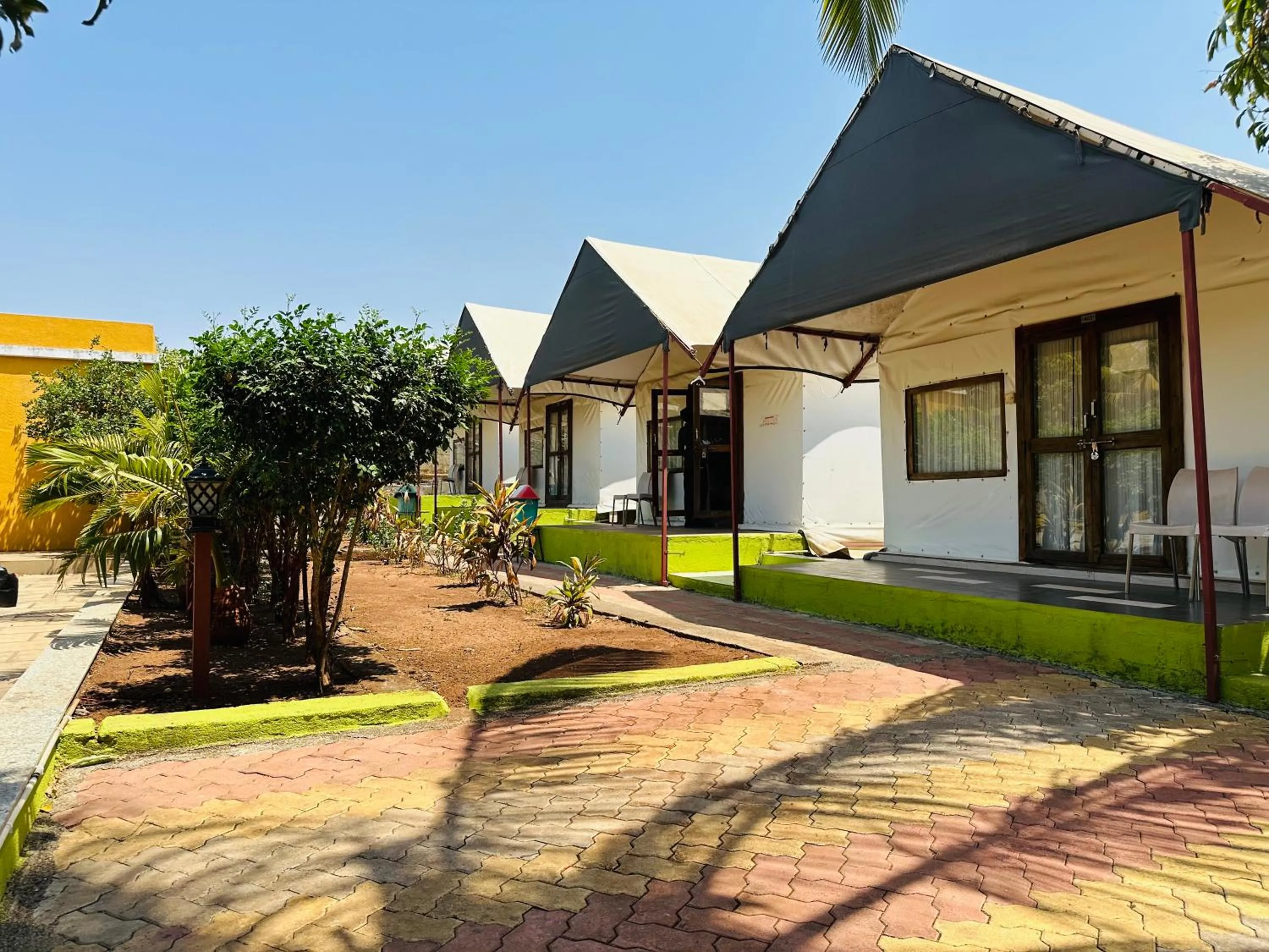Street view in Lion Park Hotel & Resorts