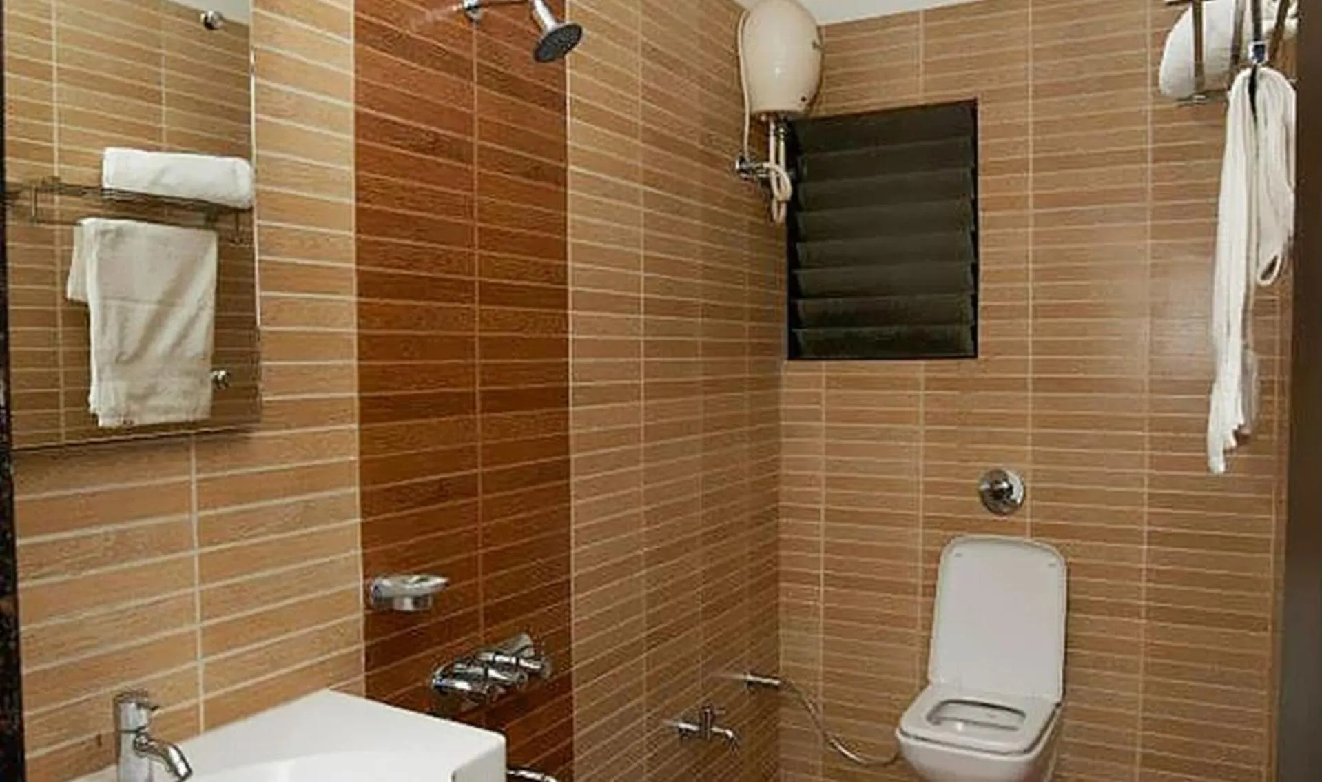 Bathroom in Hotel Shanti Kamal