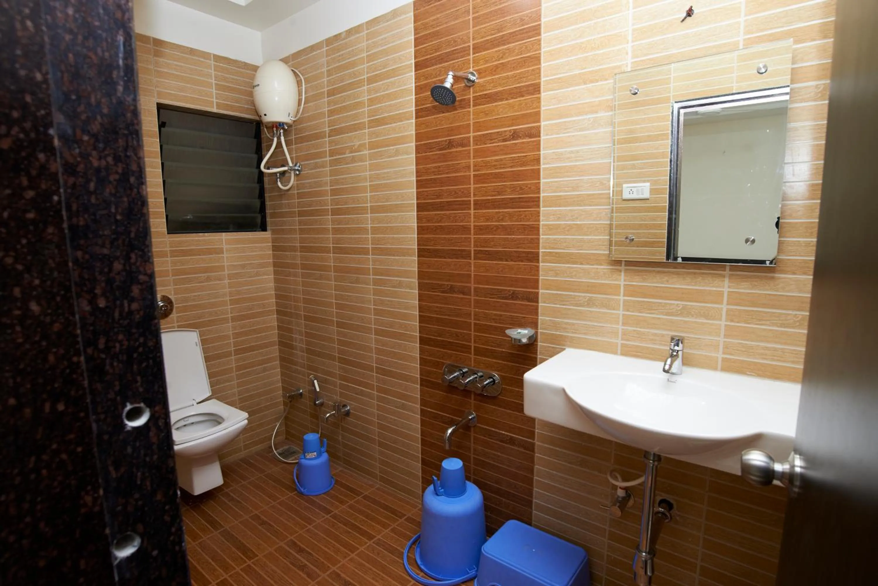 Shower in Hotel Shanti Kamal