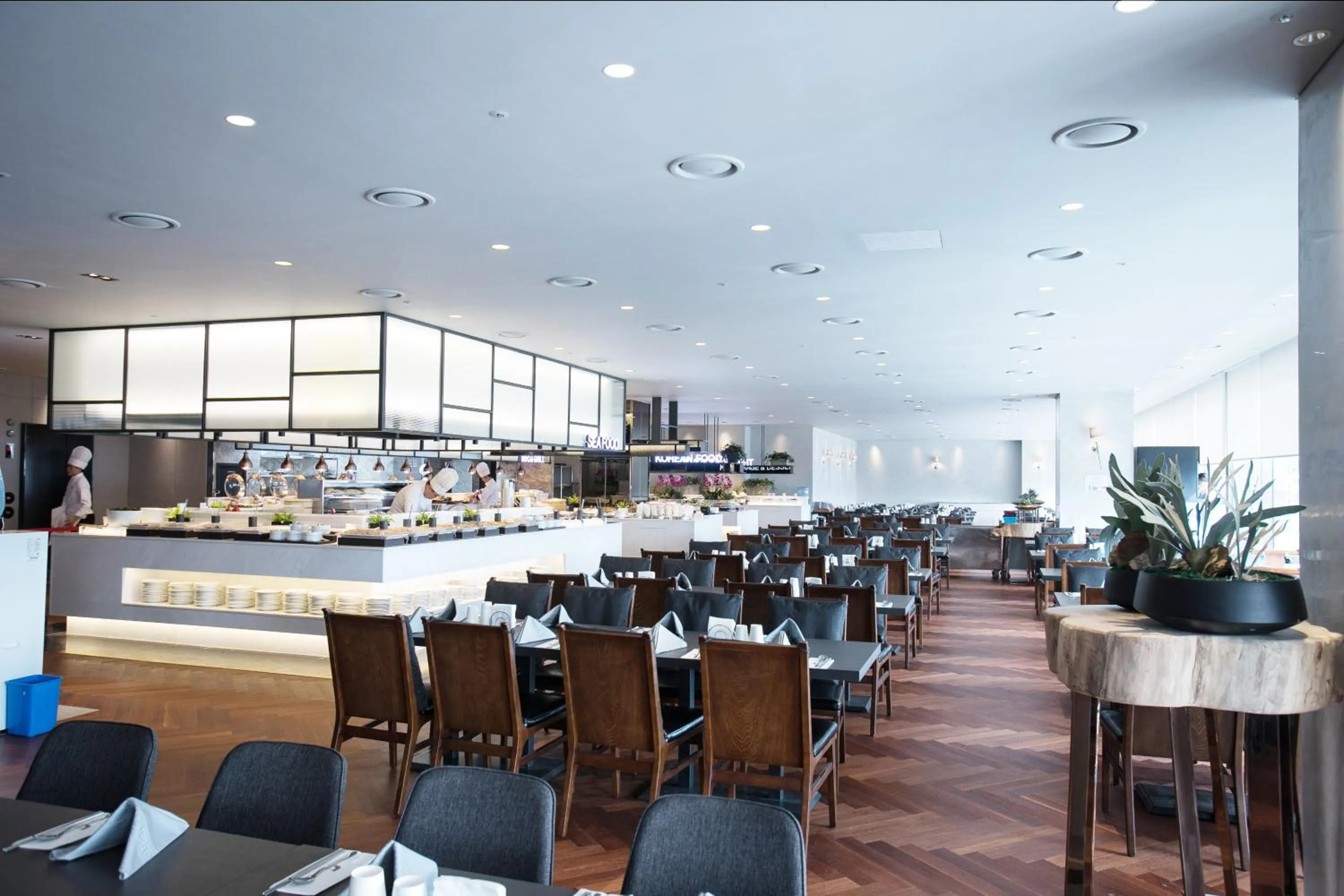 Restaurant/places to eat in Sky View Hotel