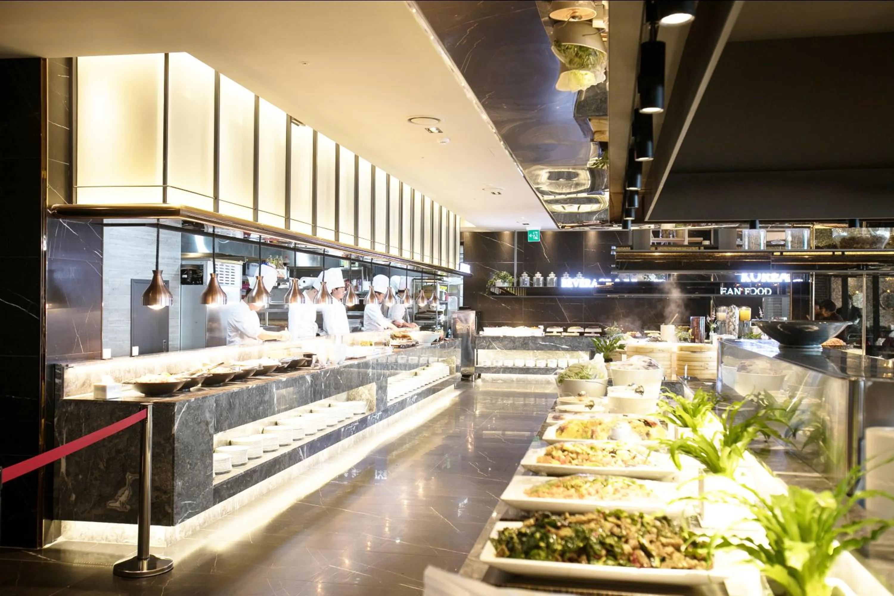 Restaurant/places to eat in Sky View Hotel