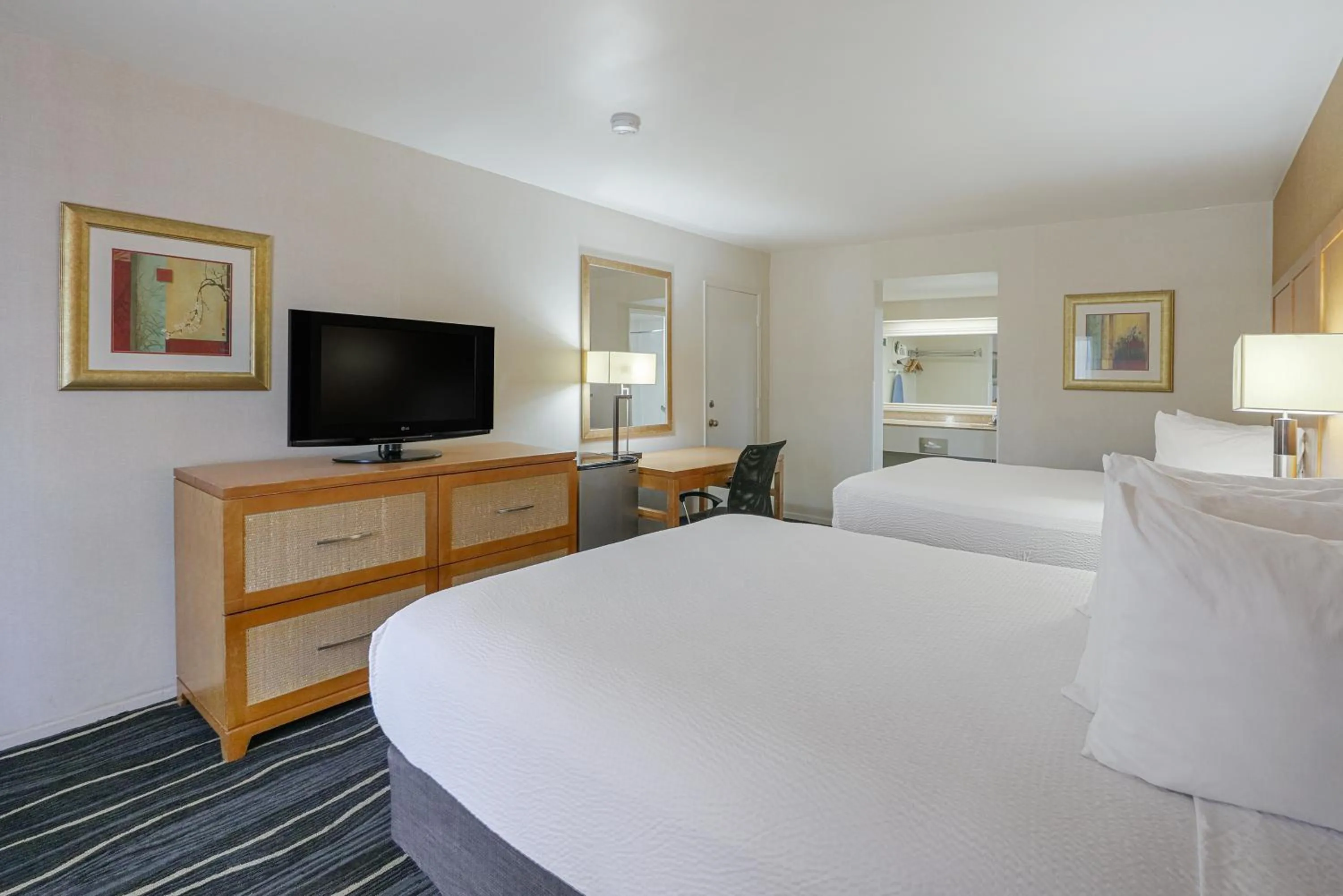Bedroom, Bed in Ramada by Wyndham Costa Mesa/Newport Beach