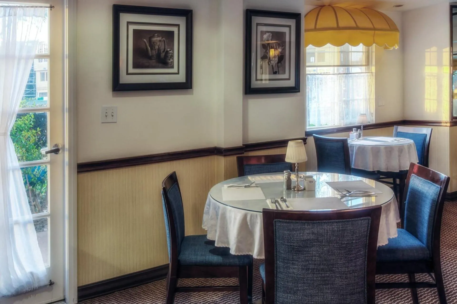 Restaurant/places to eat in Ramada by Wyndham Costa Mesa/Newport Beach