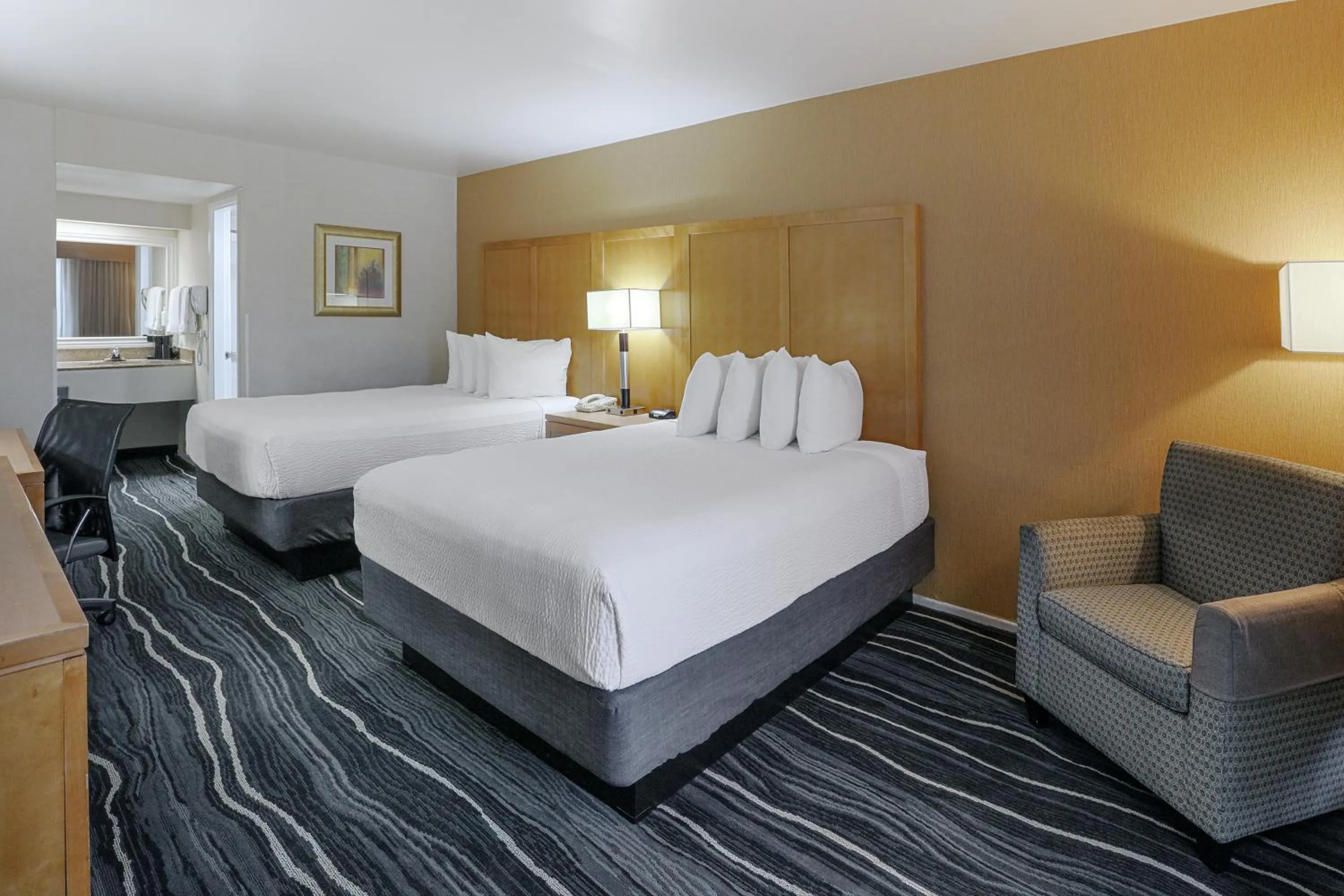 Bedroom, Bed in Ramada by Wyndham Costa Mesa/Newport Beach