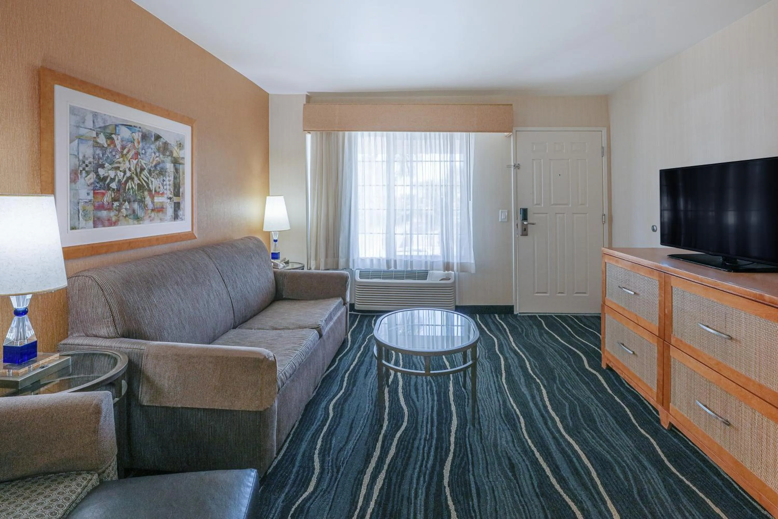 Living room in Ramada by Wyndham Costa Mesa/Newport Beach