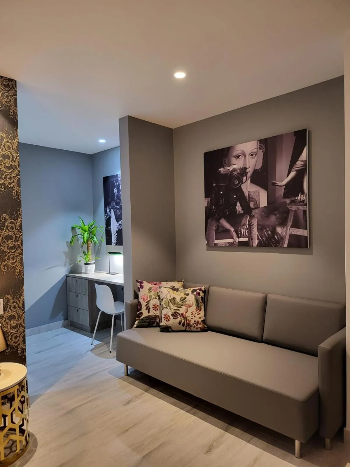 Seating area in Hotel Mediterraneo