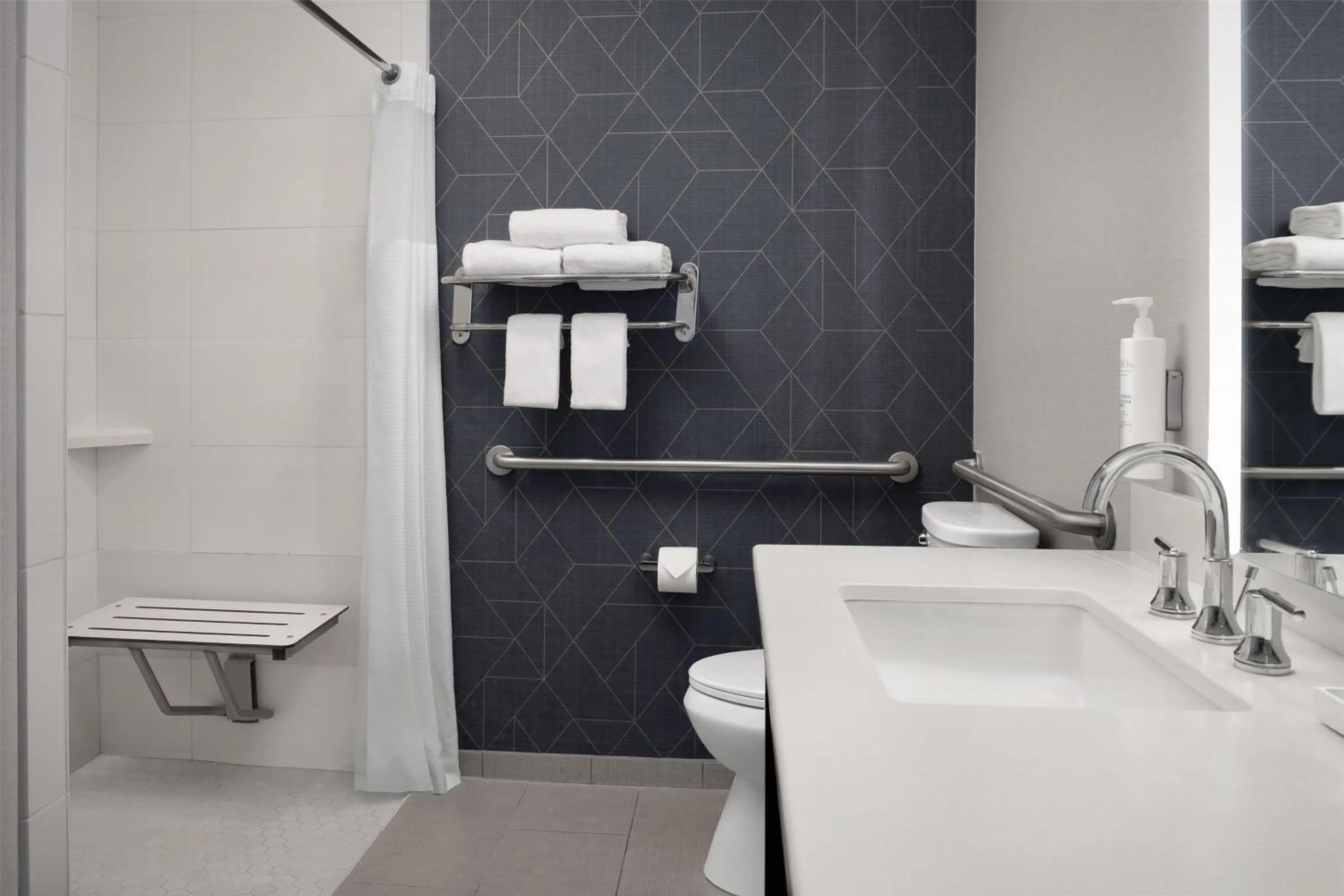 Bathroom in Homewood Suites by Hilton Vancouver / Portland