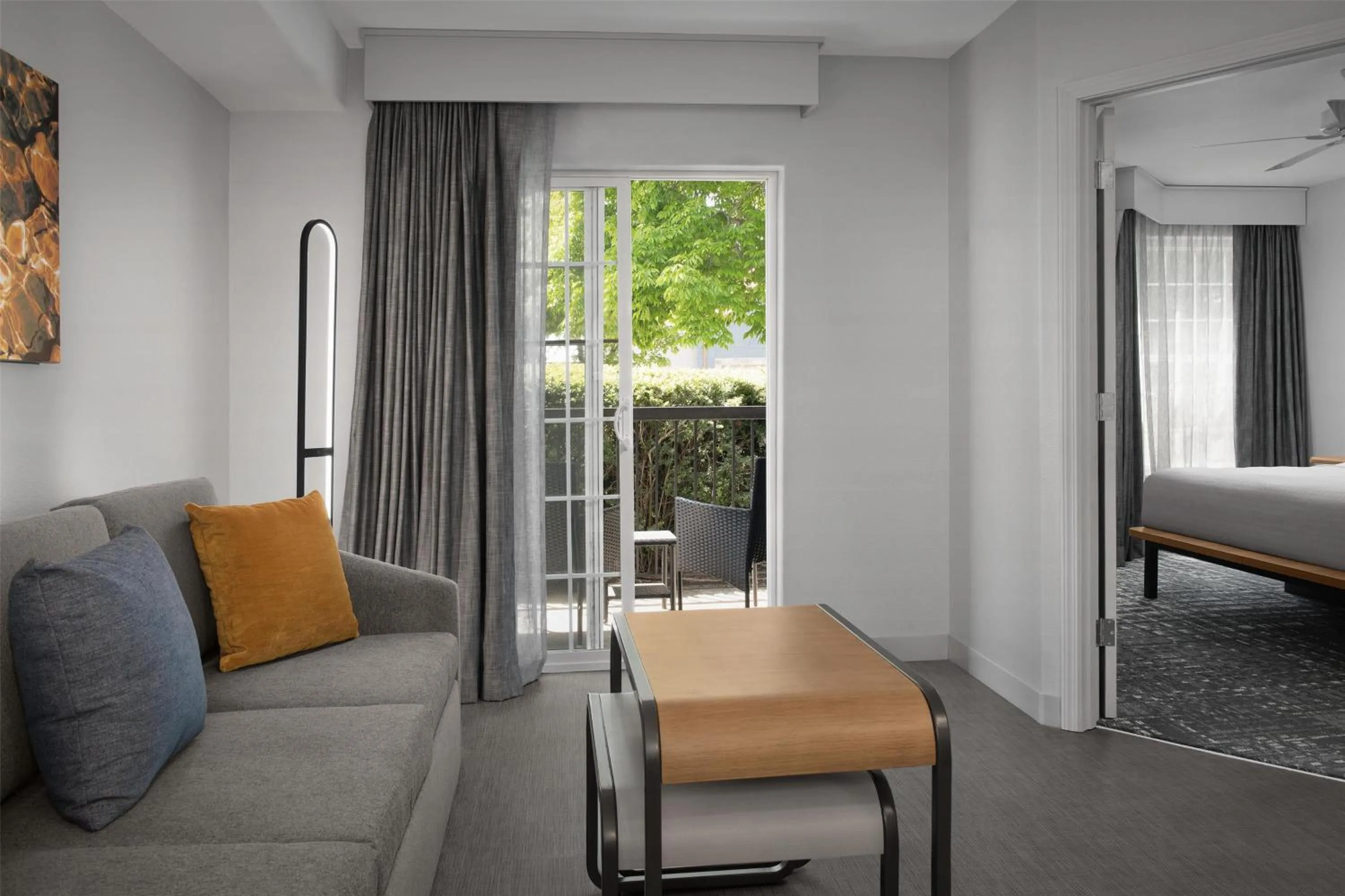 Living room, Bed in Homewood Suites by Hilton Vancouver / Portland