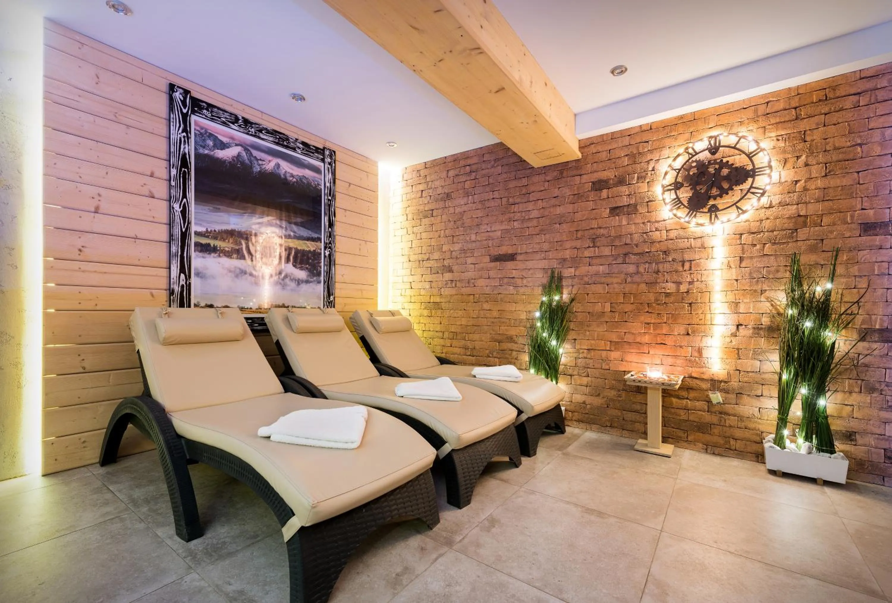 Massage in WILLA JAROSTA & SPA, AC -free parking