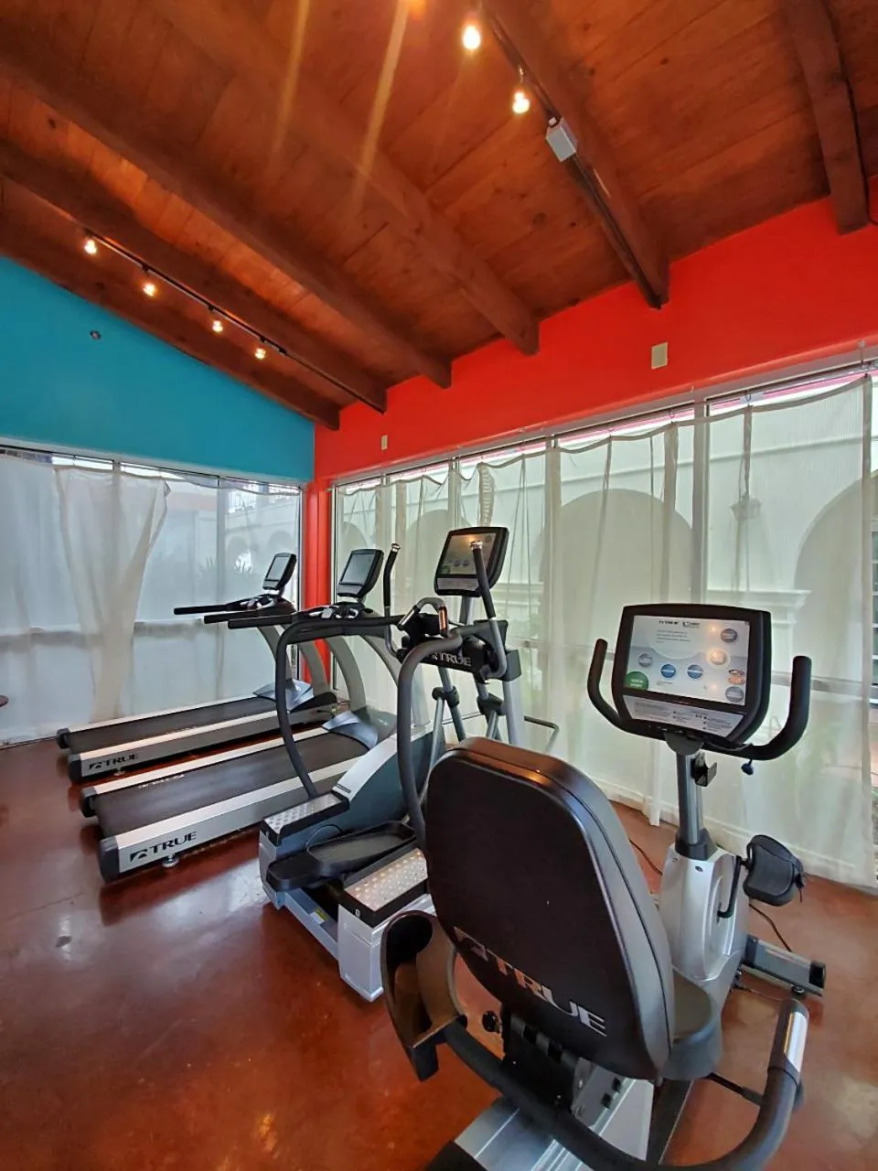 Fitness centre/facilities in La Posada Hotel