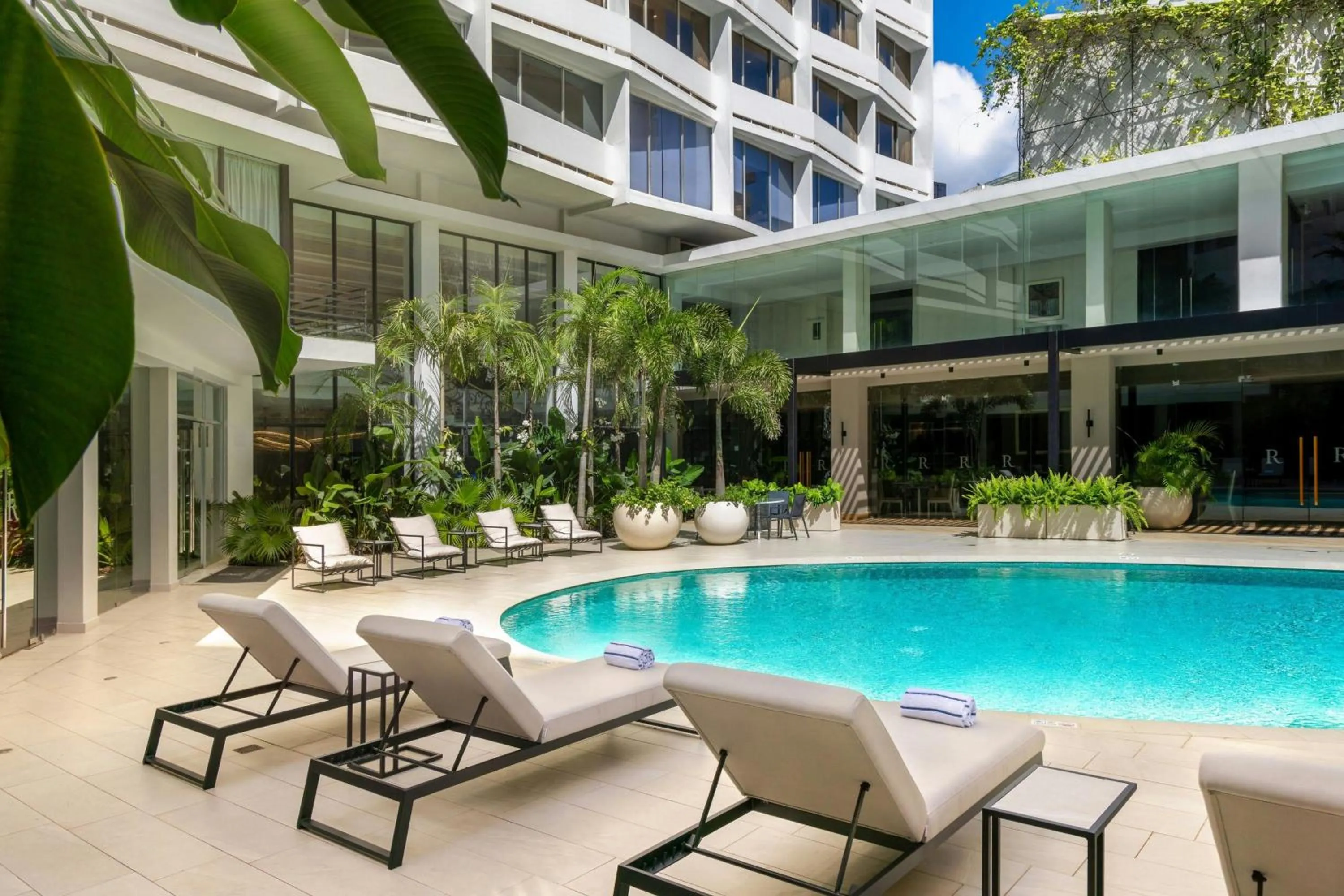 Swimming pool in Renaissance Panama City Hotel