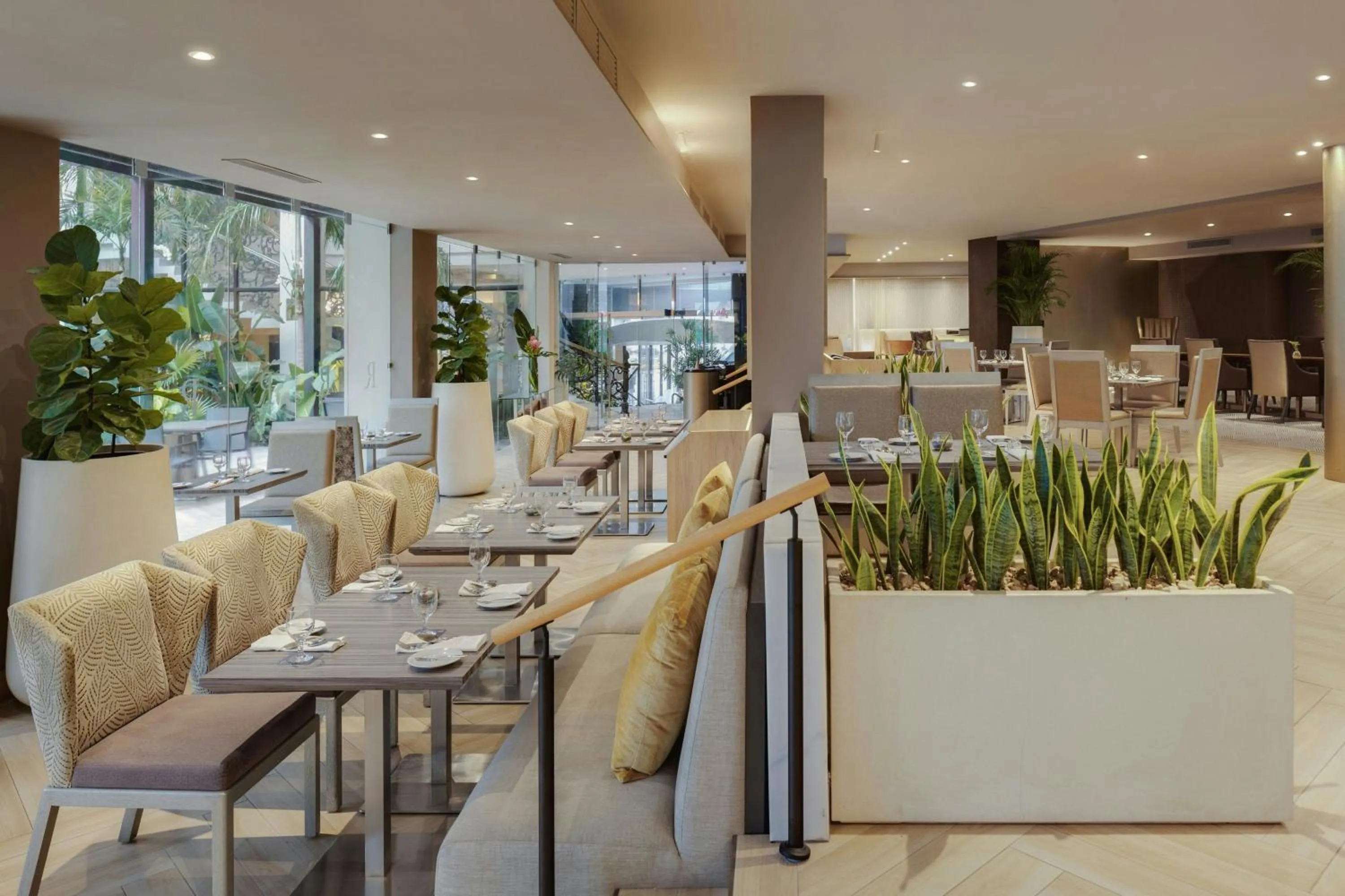 Restaurant/places to eat in Renaissance Panama City Hotel