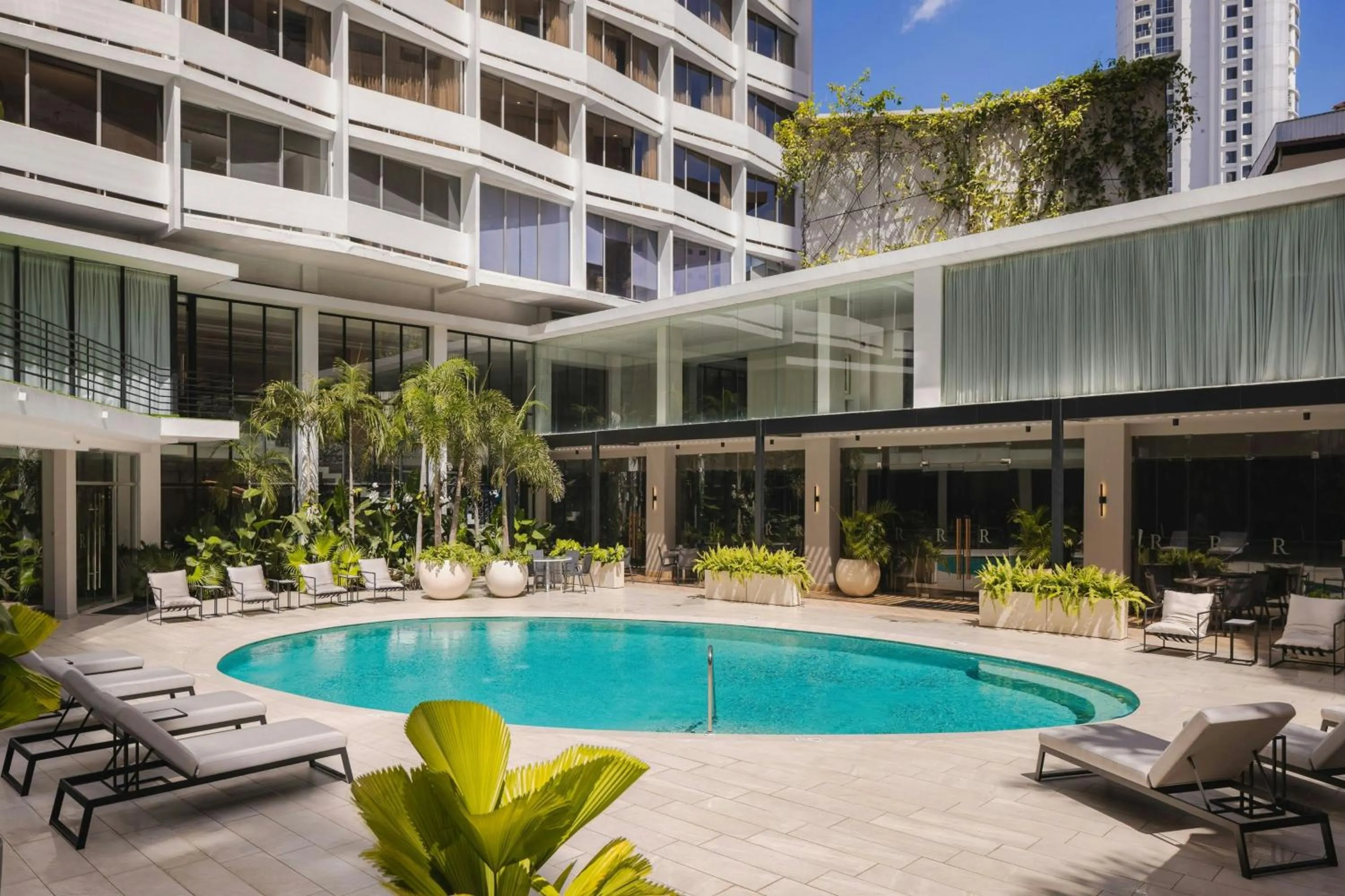 Swimming pool in Renaissance Panama City Hotel