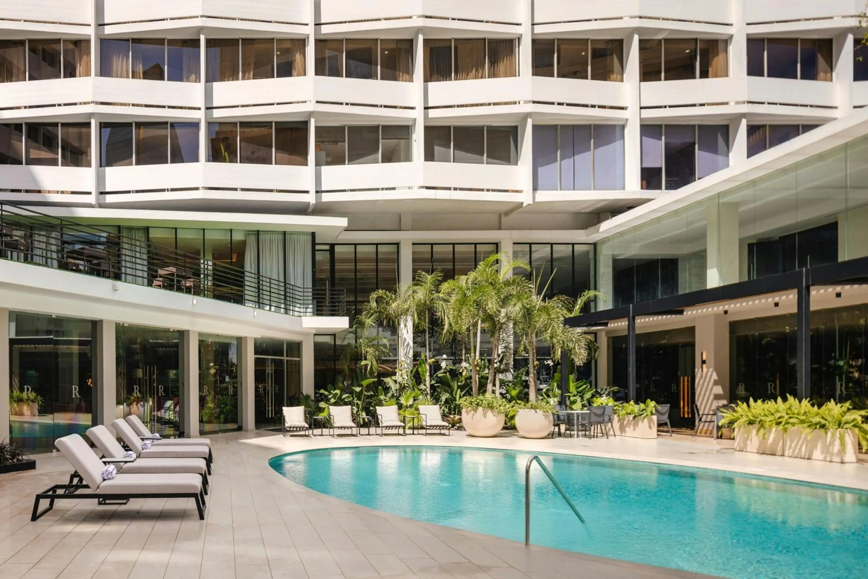 Swimming pool in Renaissance Panama City Hotel