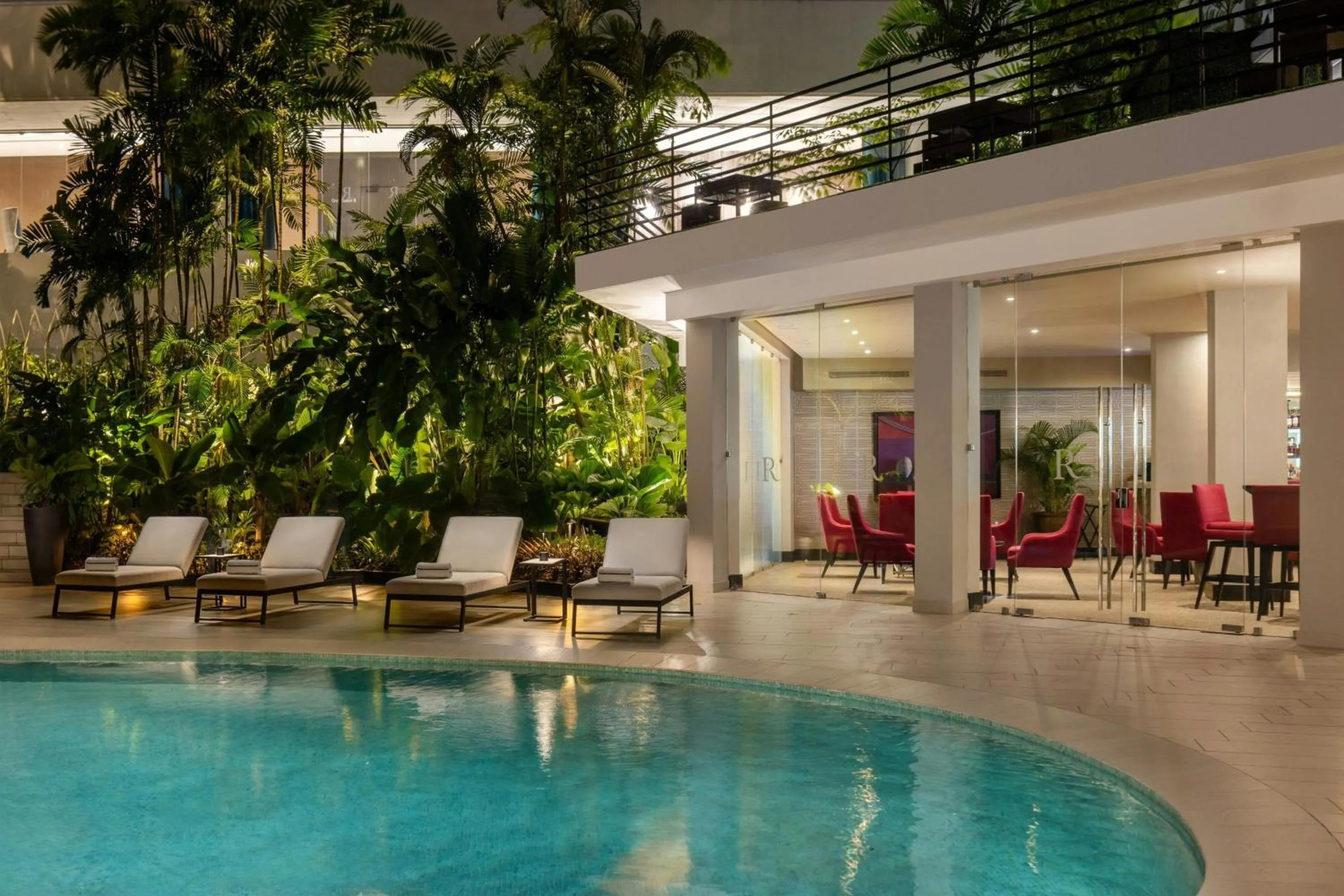 Swimming pool in Renaissance Panama City Hotel