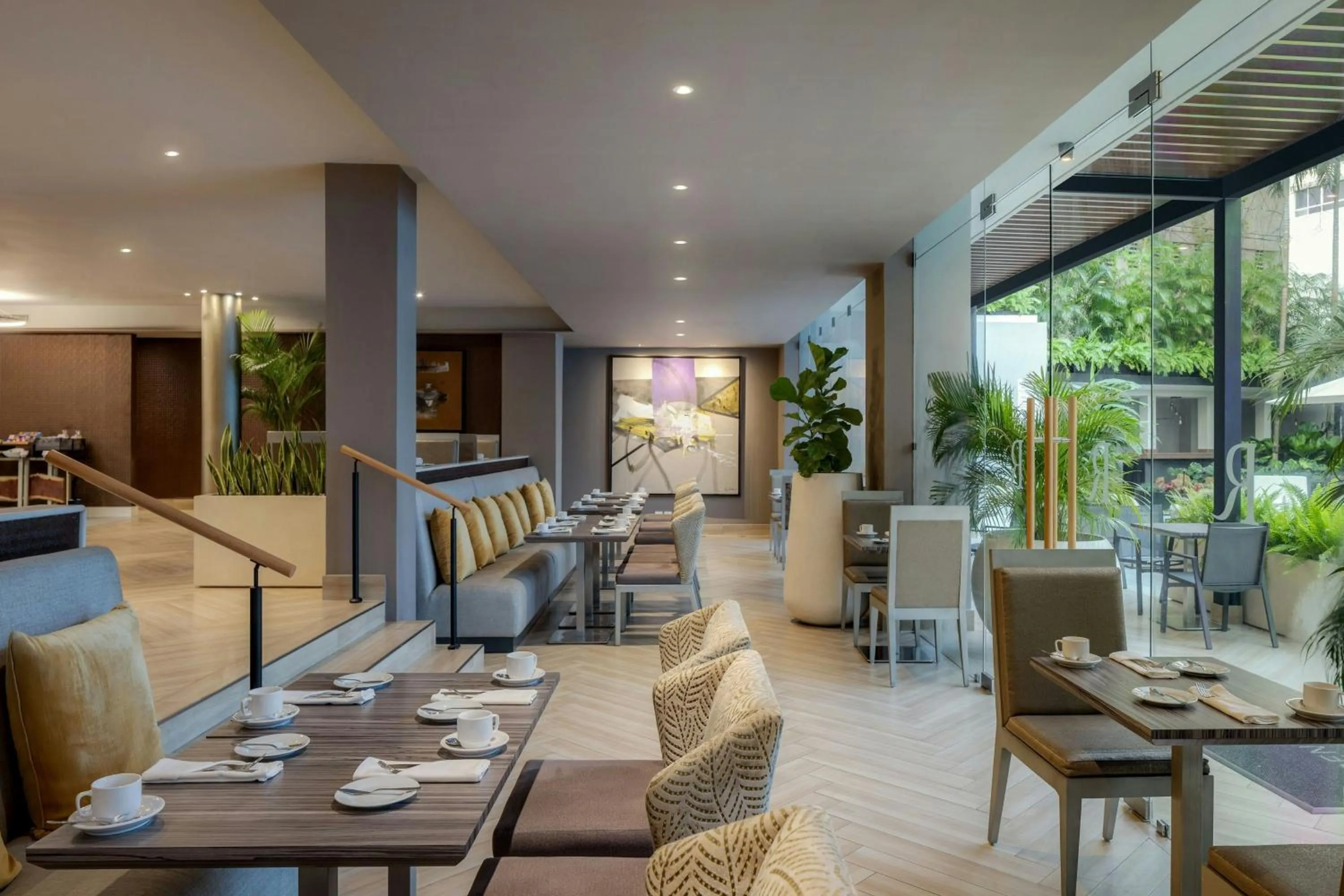 Restaurant/places to eat in Renaissance Panama City Hotel