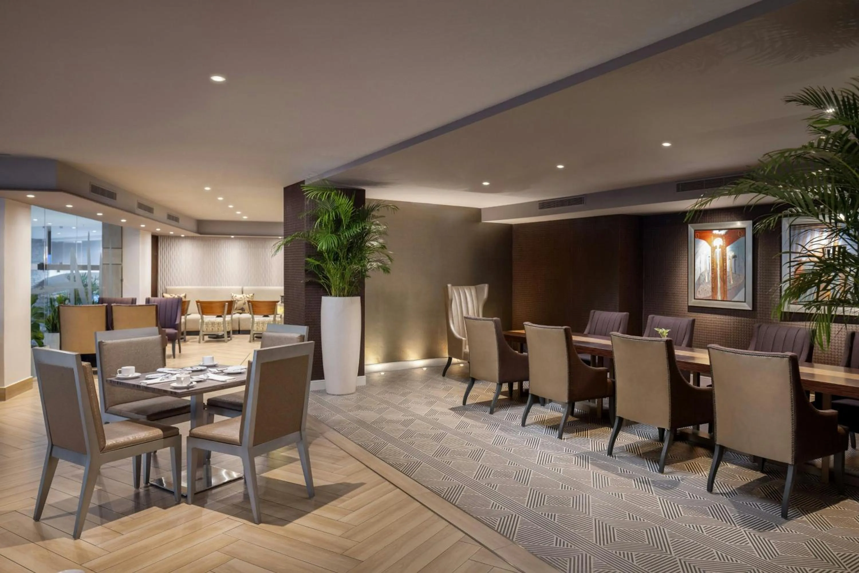 Restaurant/places to eat in Renaissance Panama City Hotel