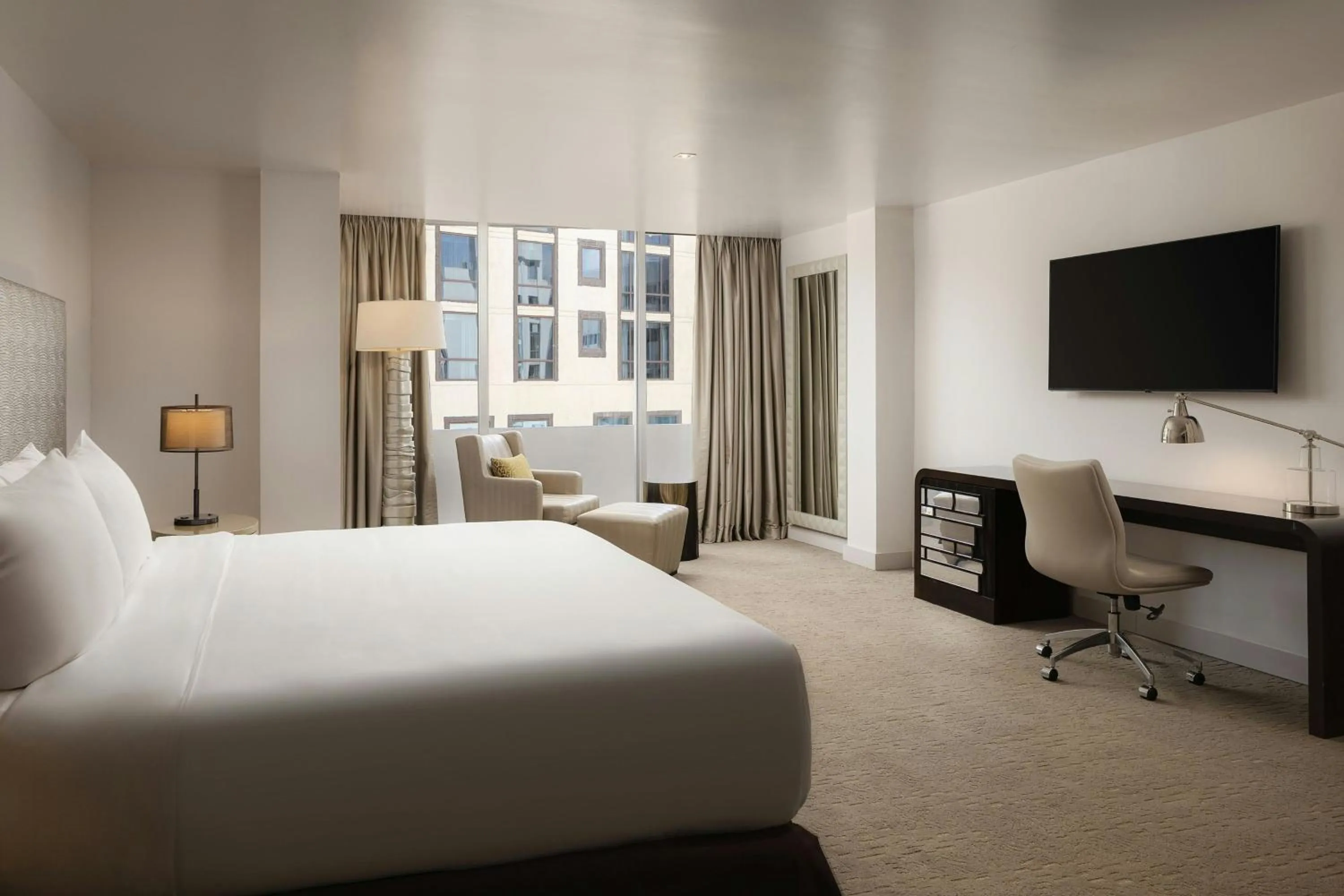 Bedroom, Bed in Renaissance Panama City Hotel