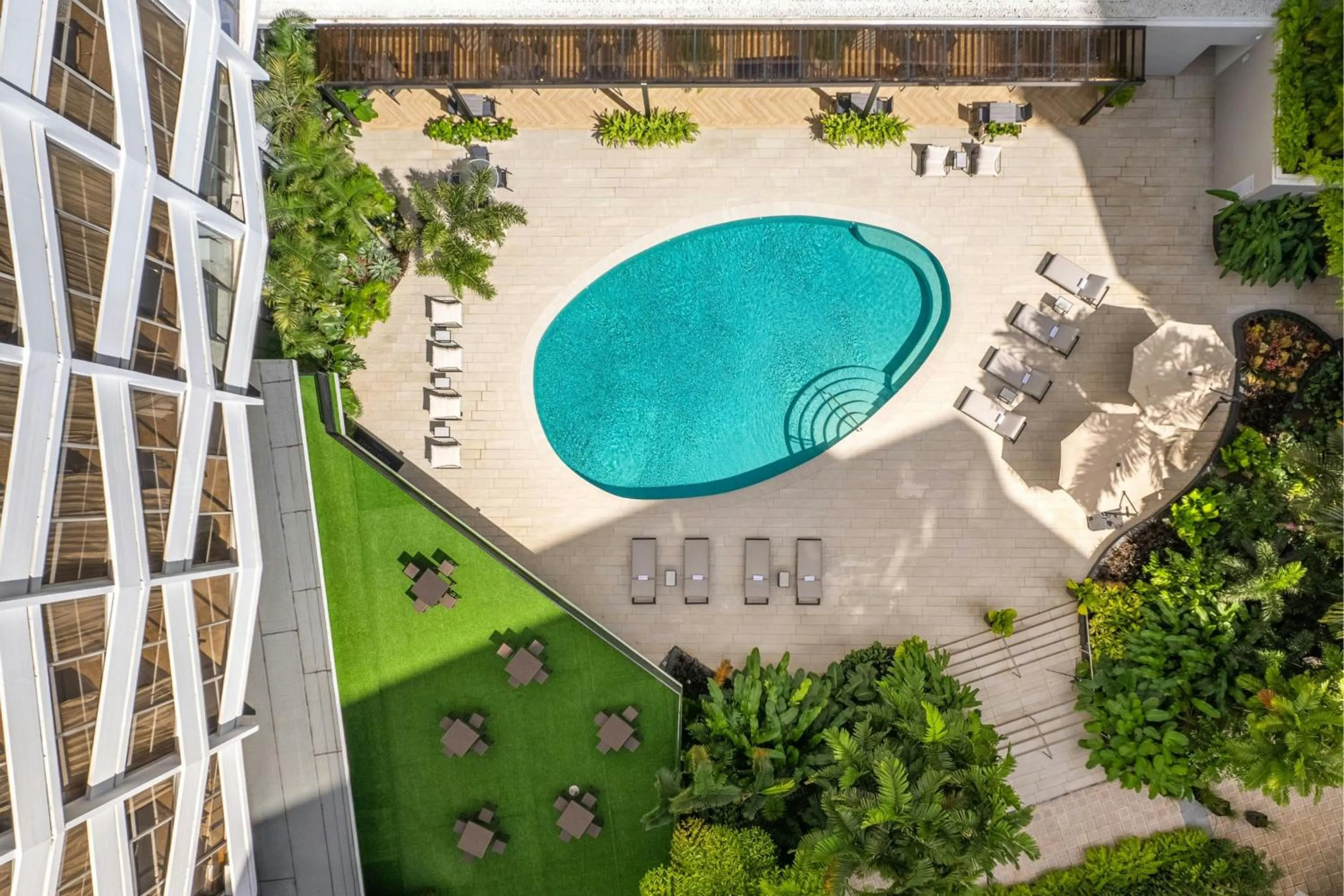 Swimming pool in Renaissance Panama City Hotel