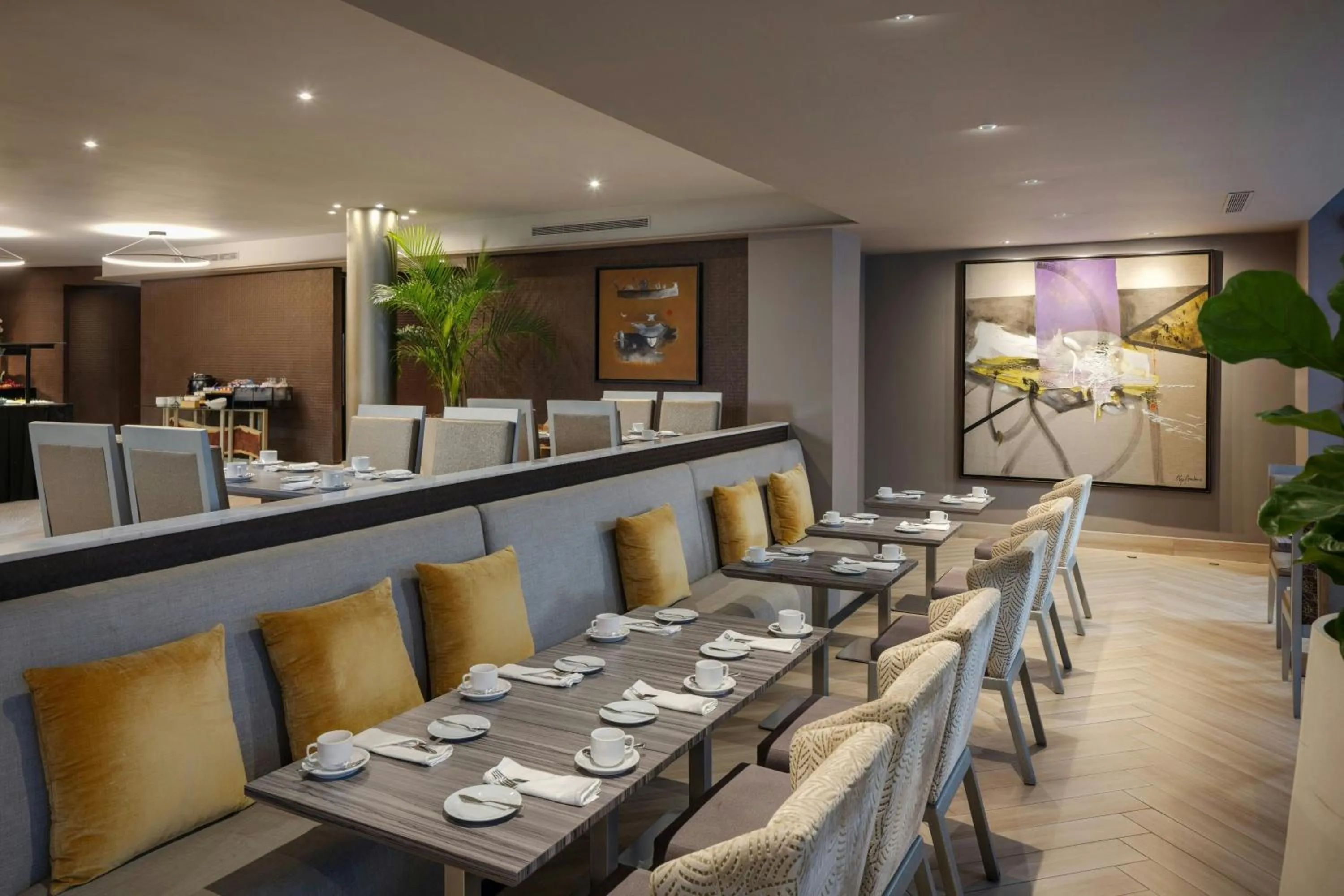 Restaurant/places to eat in Renaissance Panama City Hotel