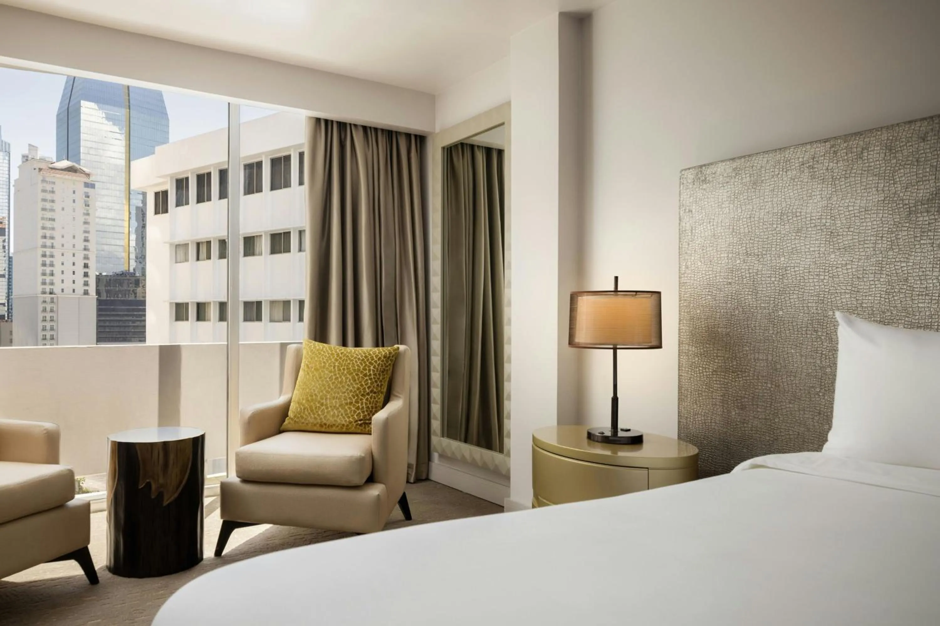 Photo of the whole room, Bed in Renaissance Panama City Hotel