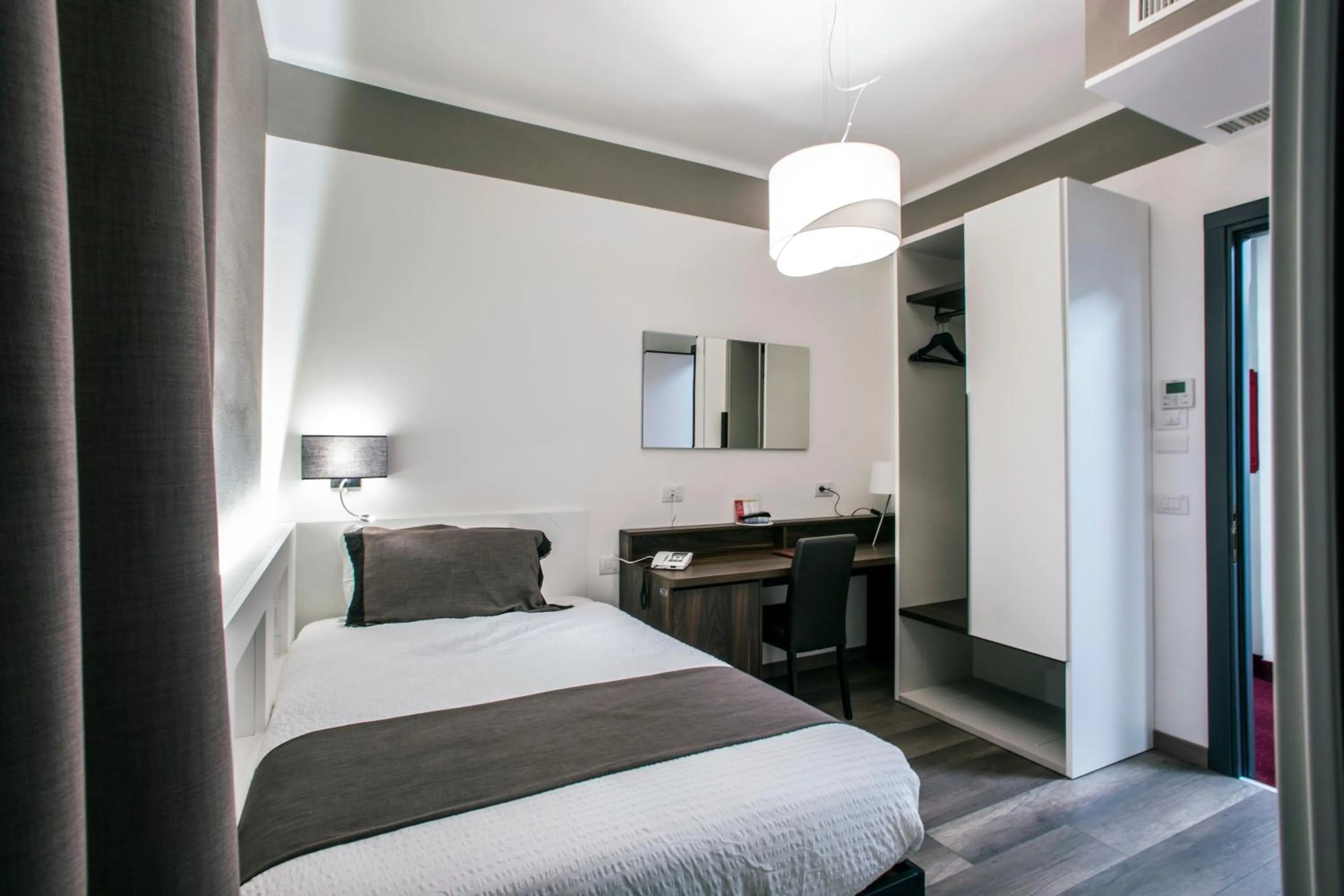 Living room, Bed in Hotel Ristorante Eurossola