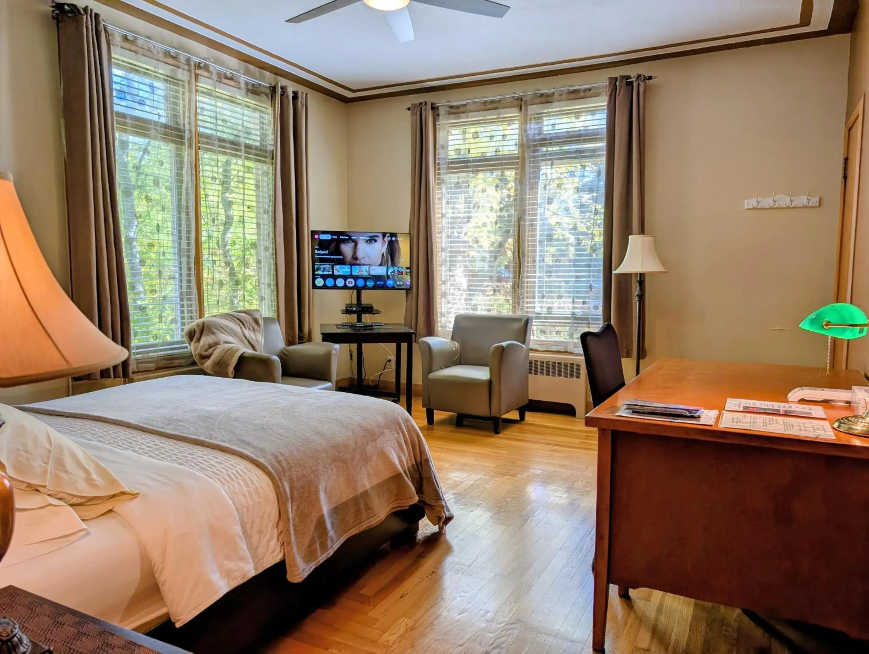 Superior Queen Room in Chateau Murdock Gite Superior Queen Room in Chateau Murdock Gite