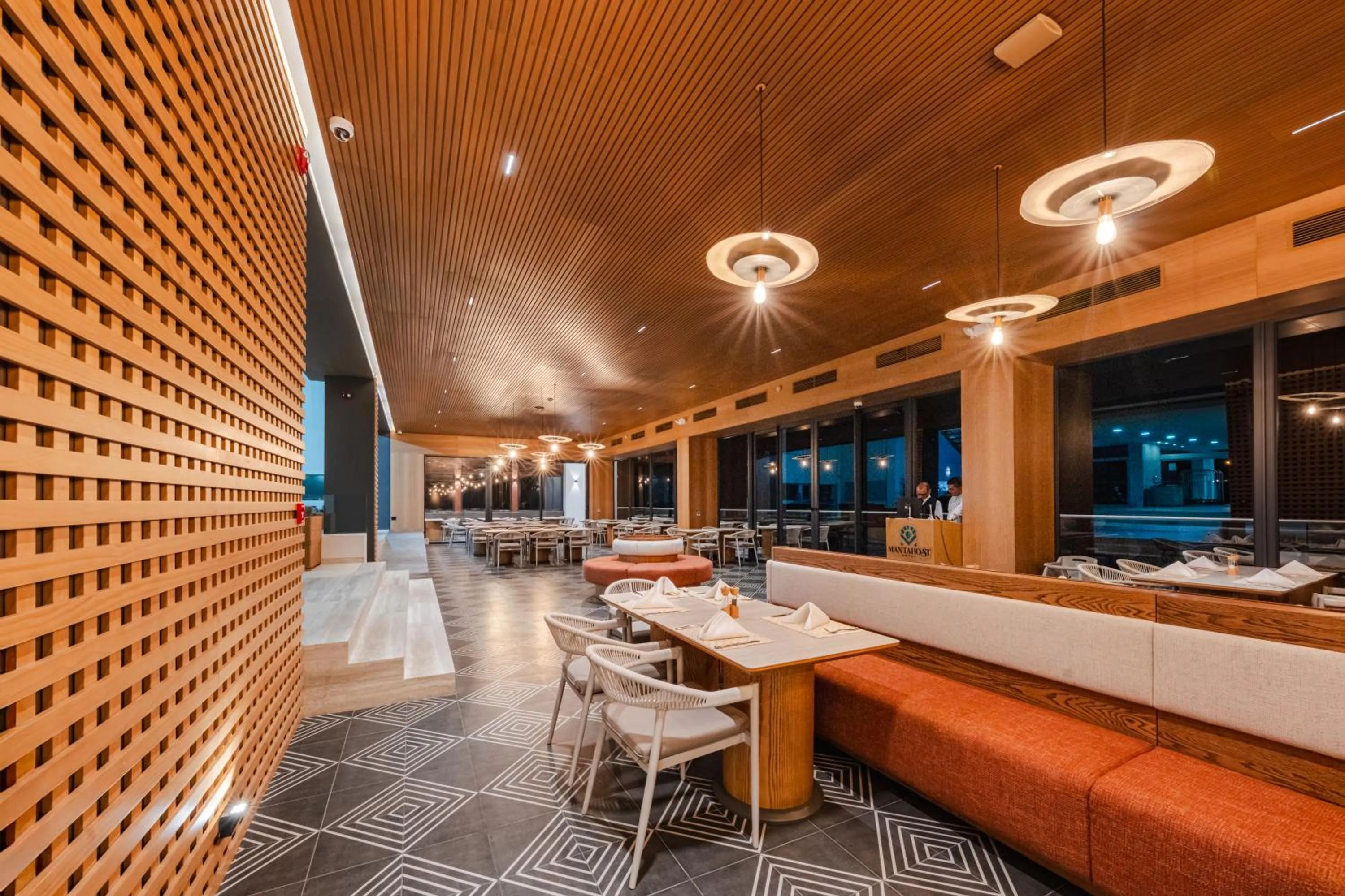 Restaurant/places to eat in MantaHost Hotel