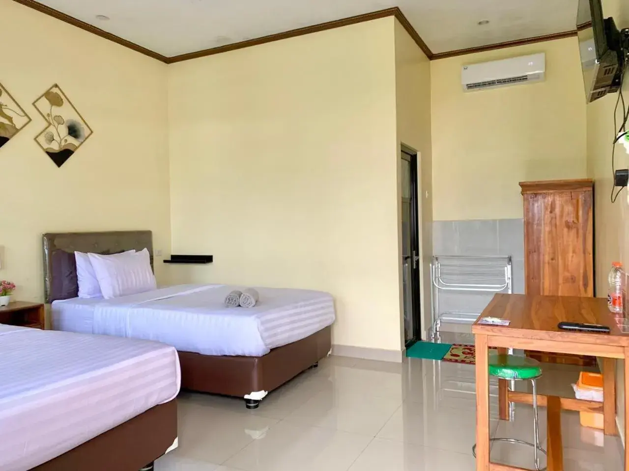 Deluxe Twin Room in Gubuk Ndeso Bromo Deluxe Twin Room in Gubuk Ndeso Bromo