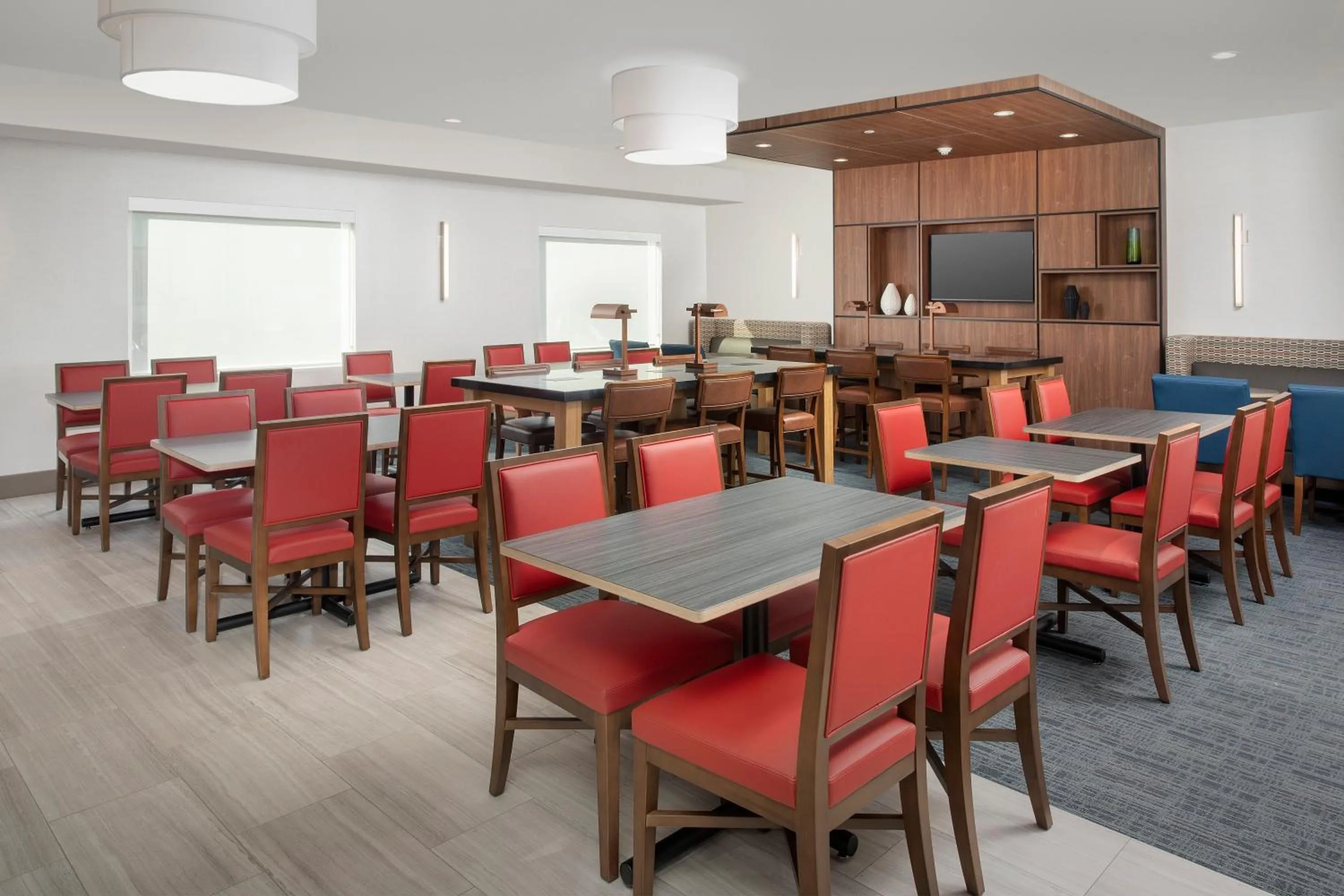 Breakfast in Holiday Inn Express Puyallup by IHG