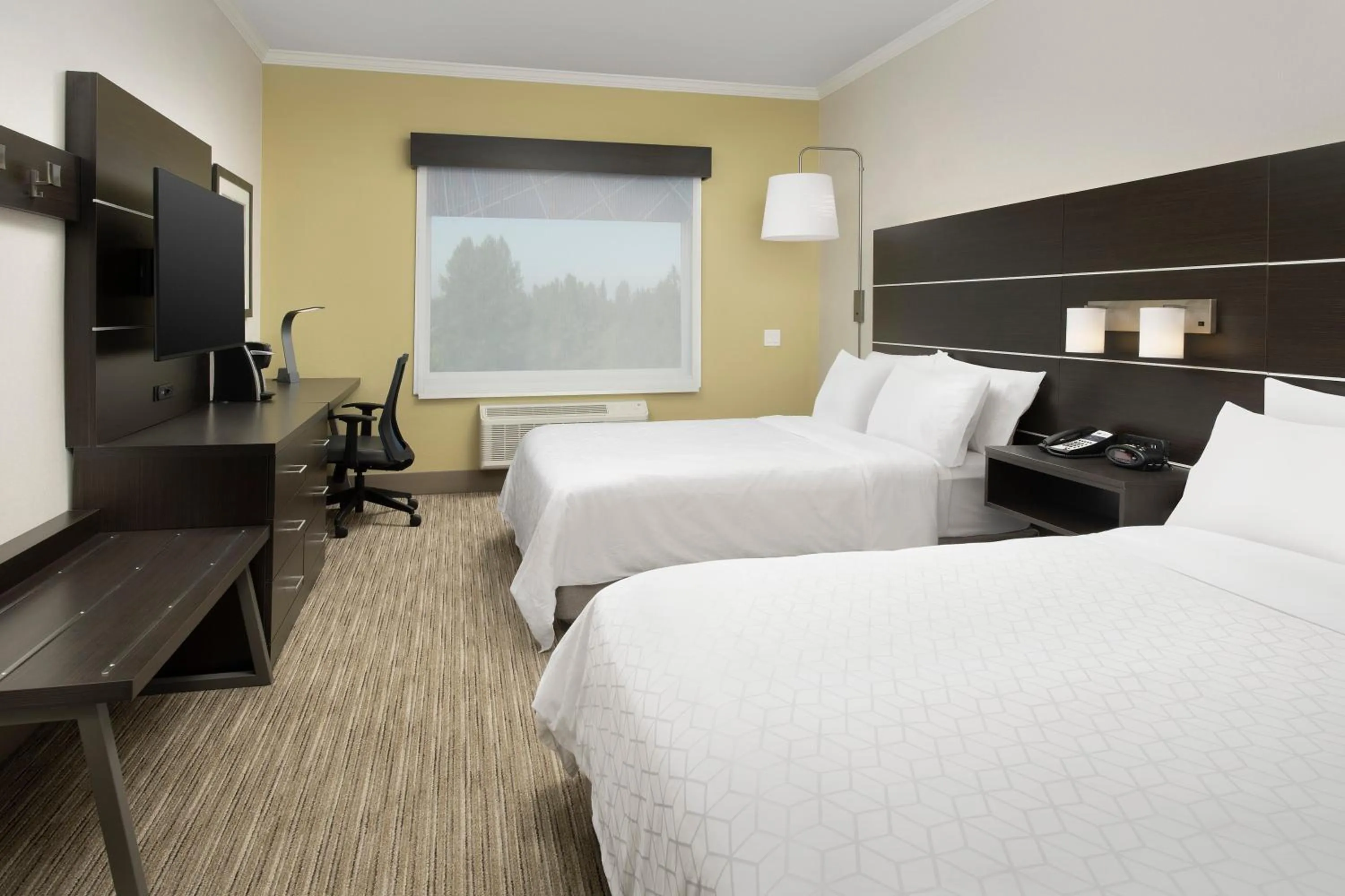 Photo of the whole room, Bed in Holiday Inn Express Puyallup by IHG