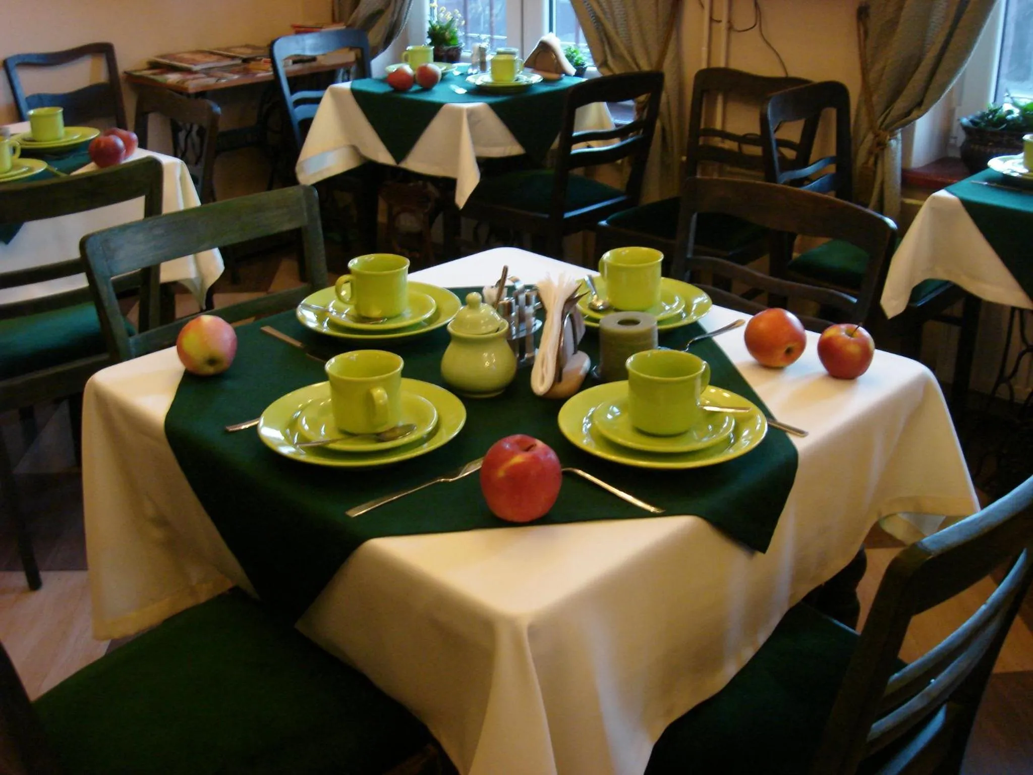 Restaurant/places to eat in Green Hostel Wrocław przy ZOO