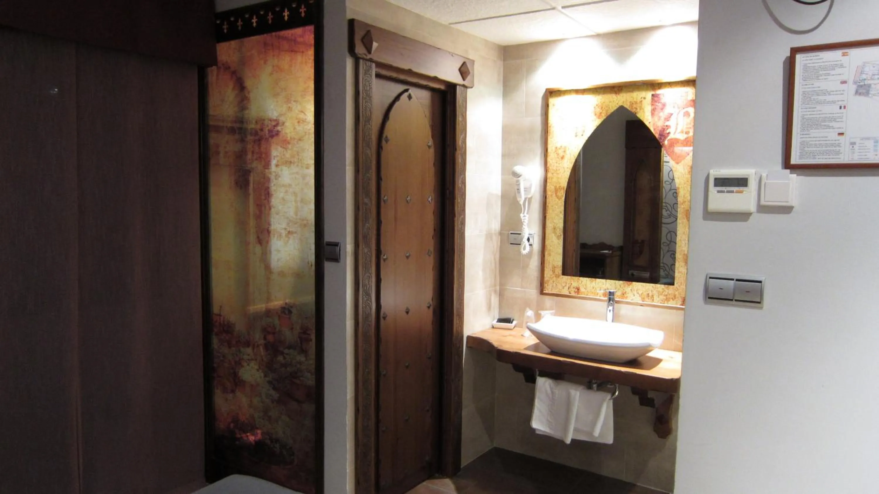 Bathroom in Hotel La Brasa