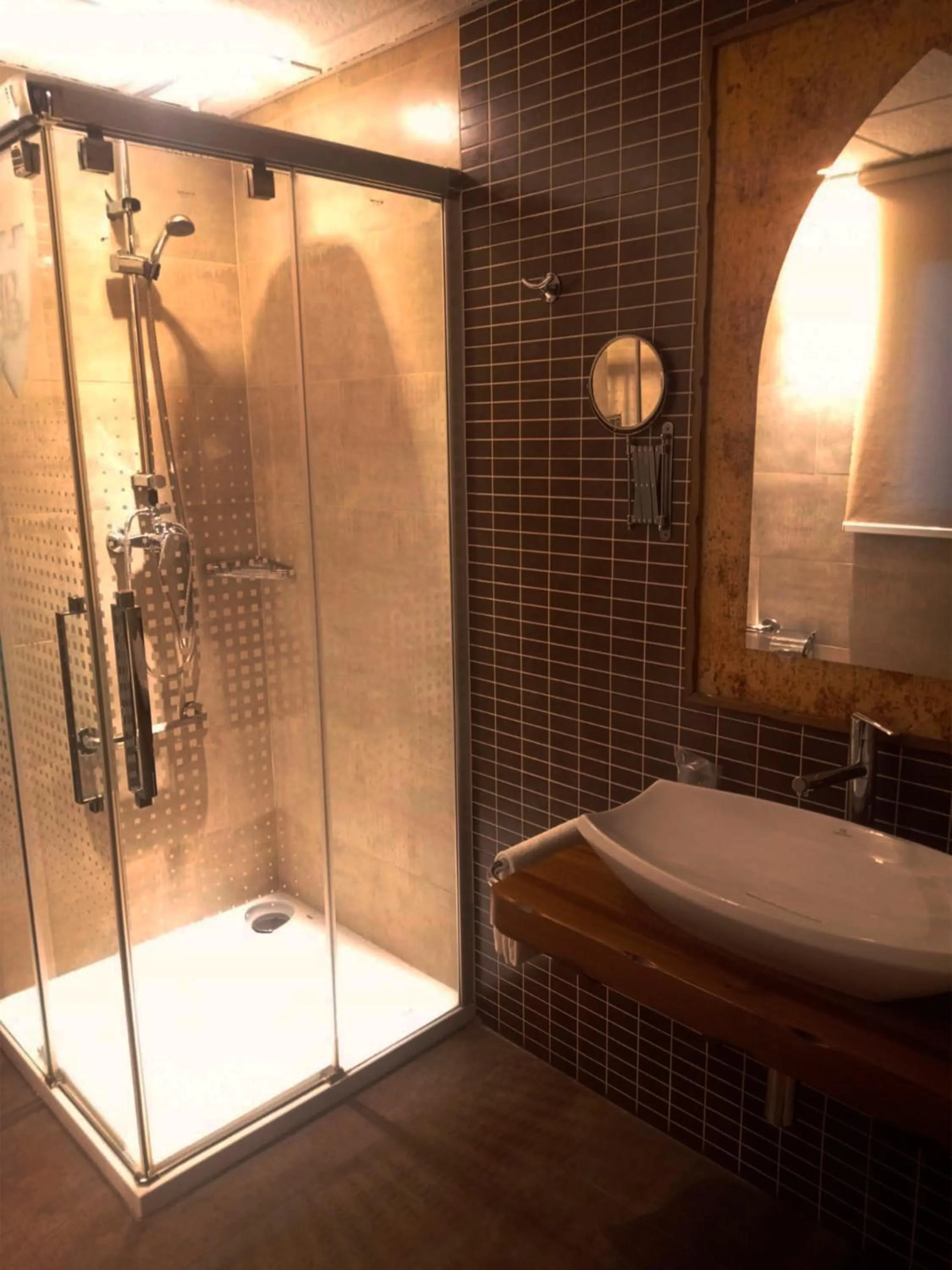 Shower in Hotel La Brasa
