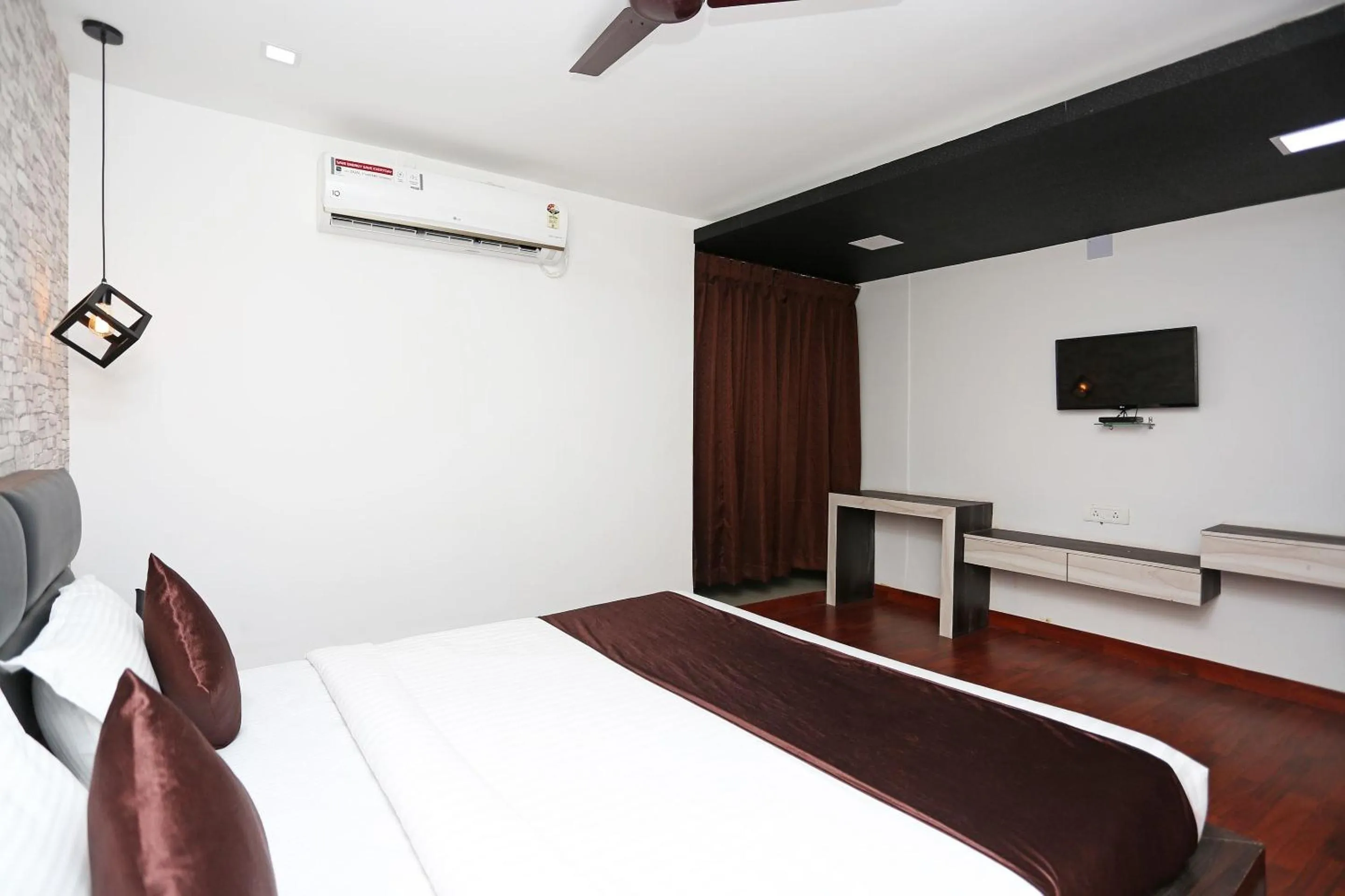 Deluxe Double Room - single occupancy in Super Capital O Sai Jagannath