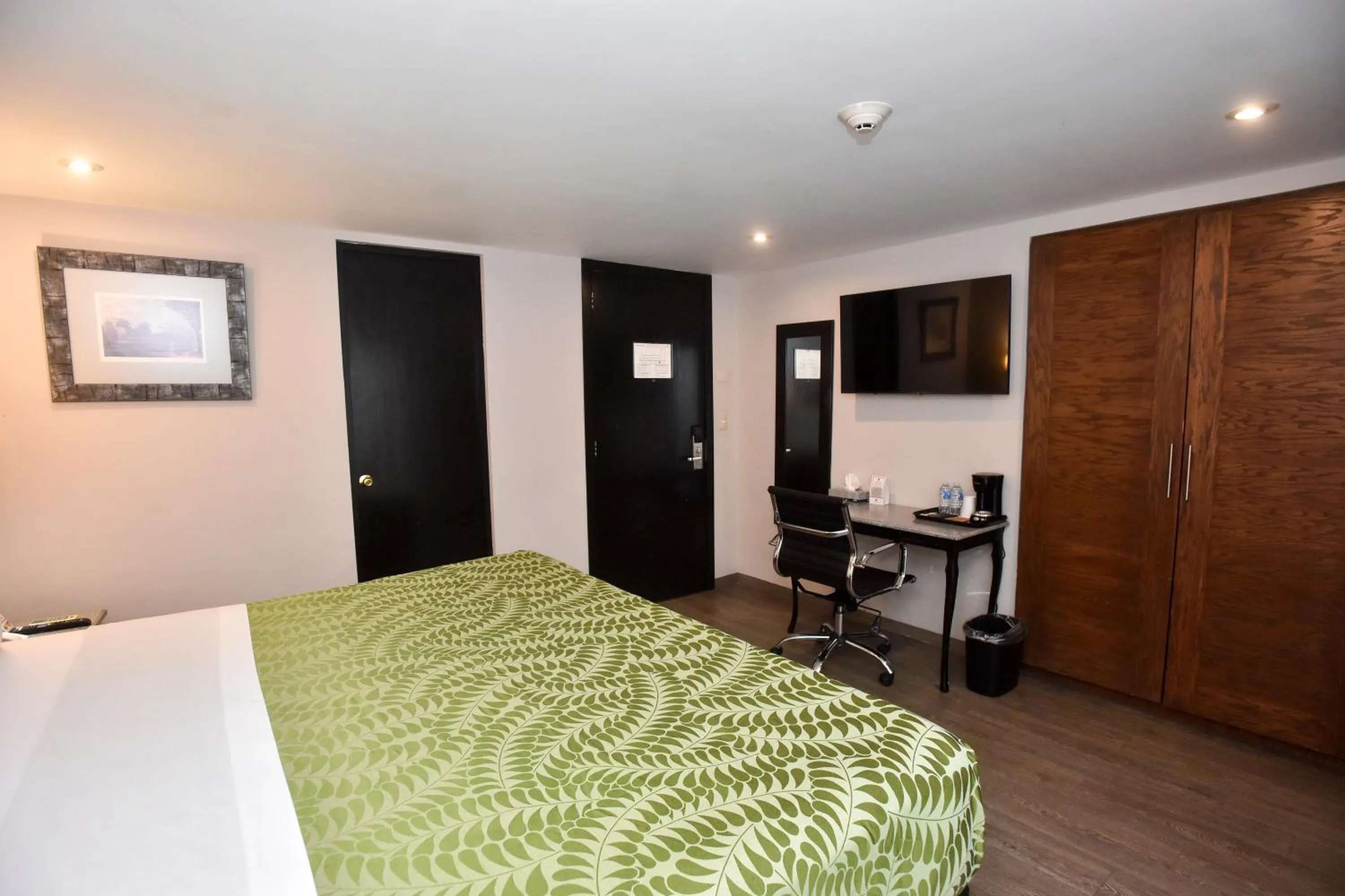 Bedroom, Bed in Plaza Camelinas Hotel