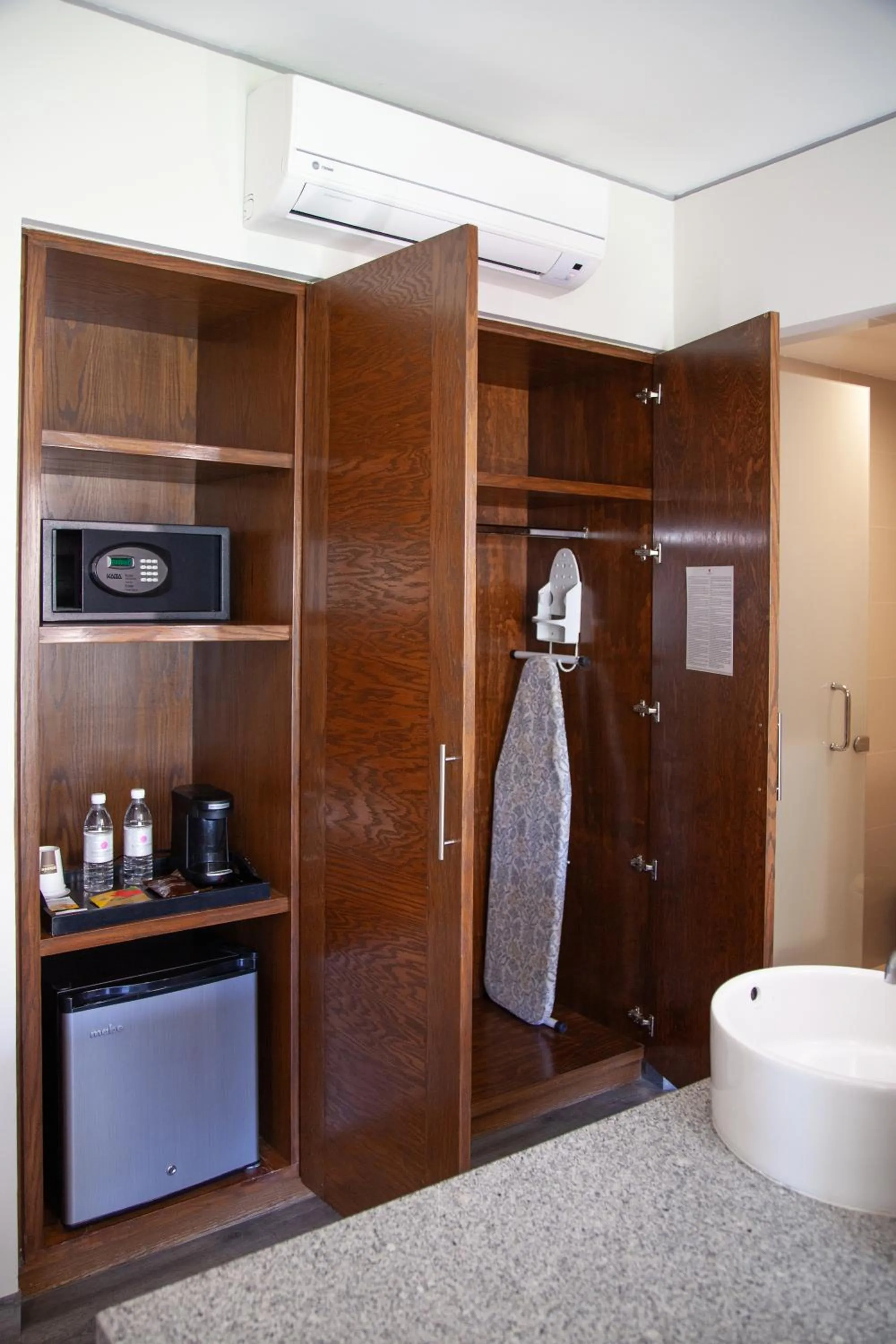 safe in Plaza Camelinas Hotel