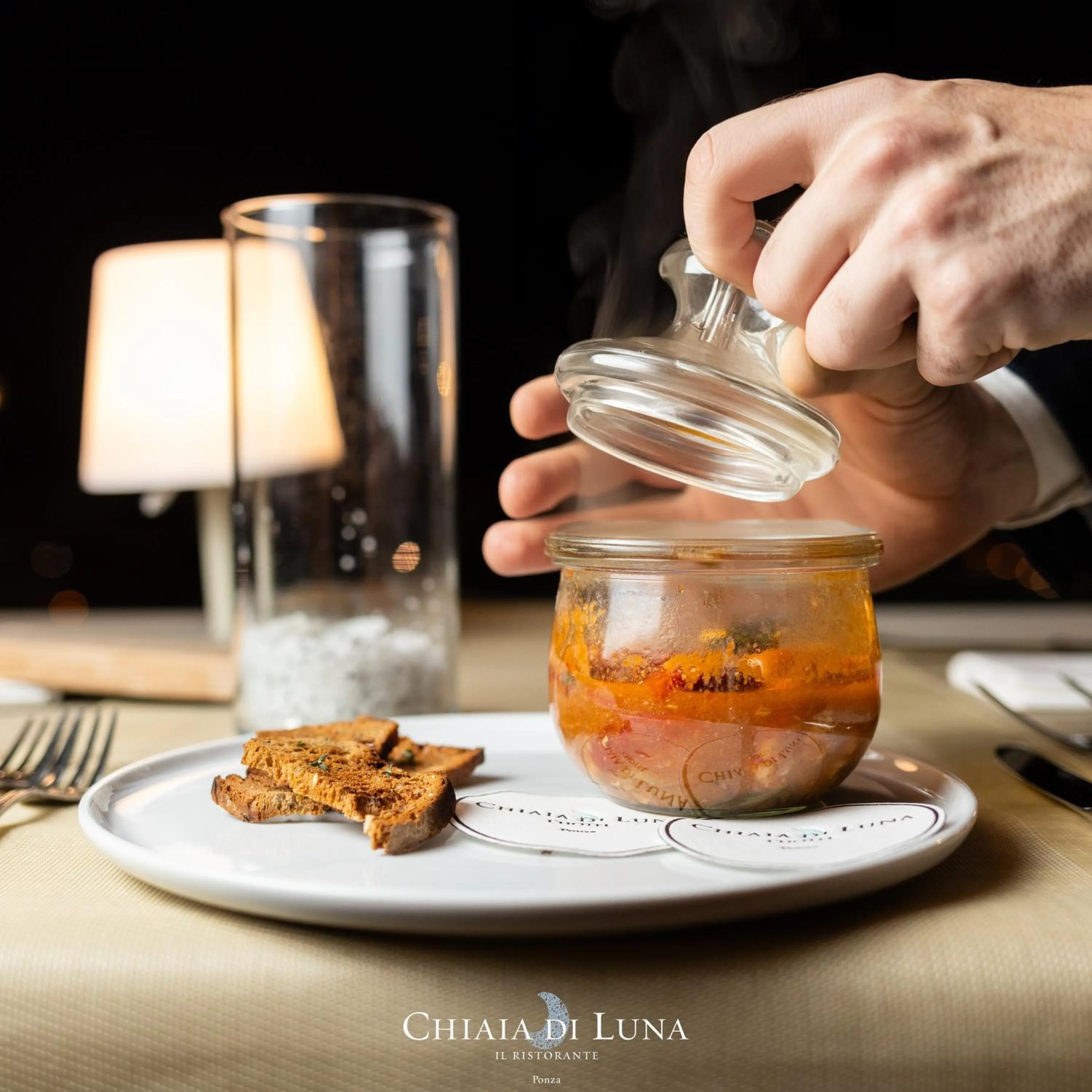 Restaurant/places to eat in Hotel Chiaia Di Luna