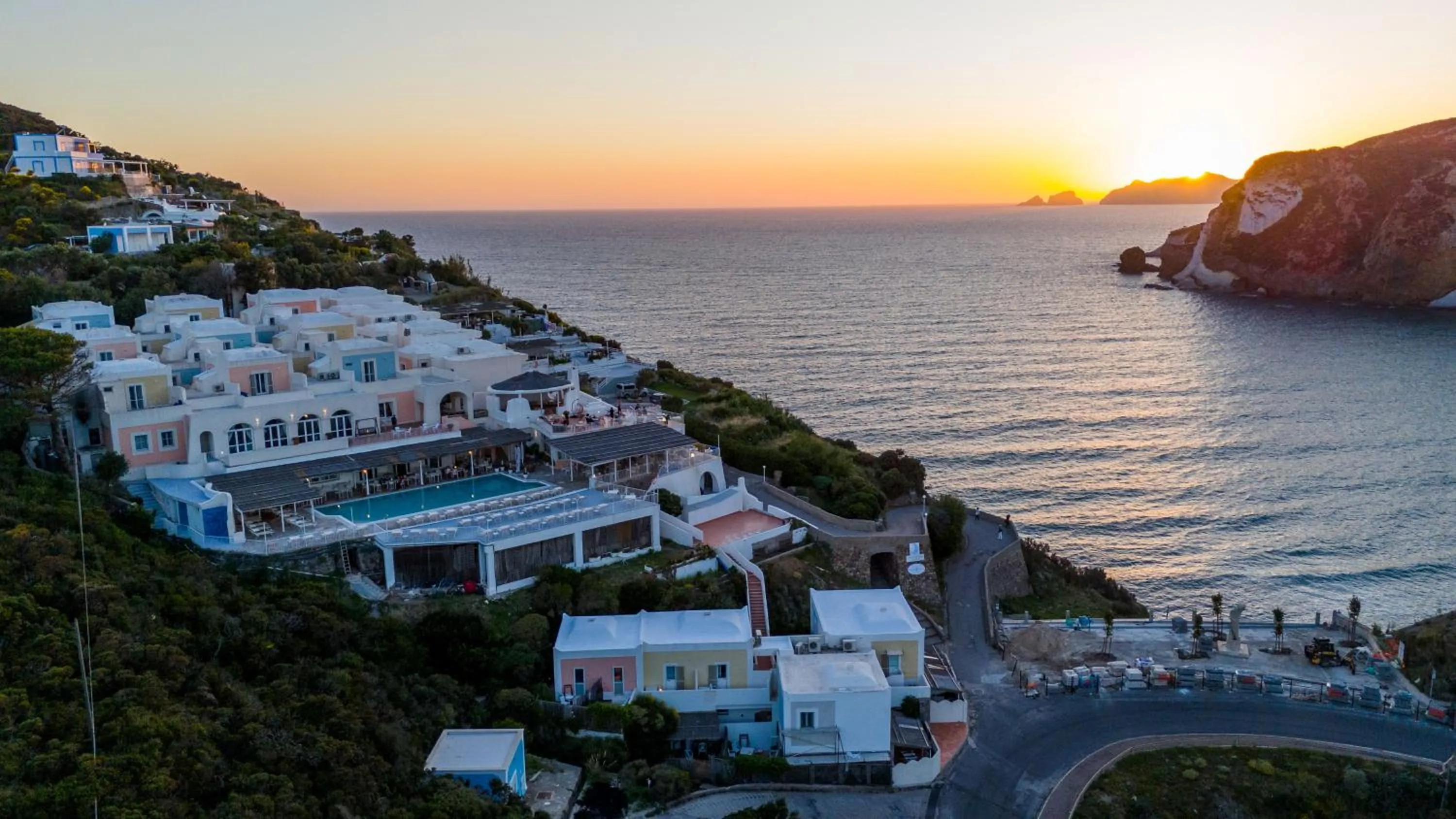 Property building in Hotel Chiaia Di Luna