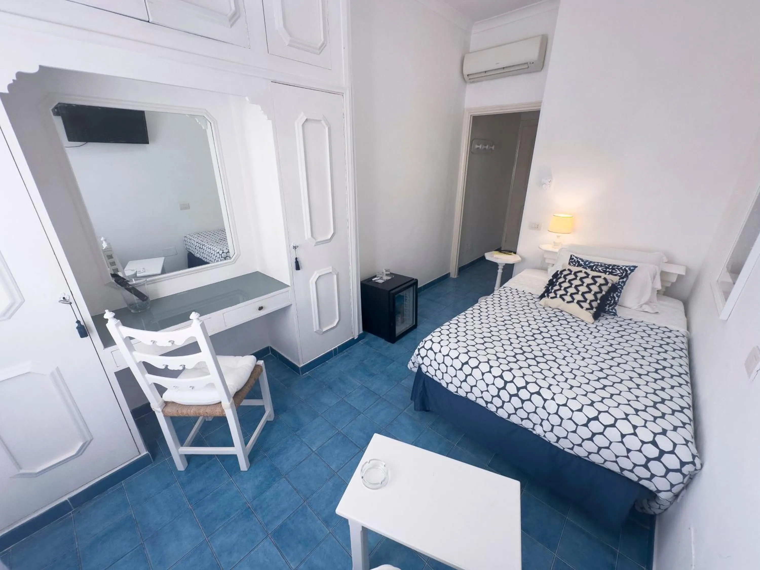 Bedroom, Bed in Hotel Chiaia Di Luna