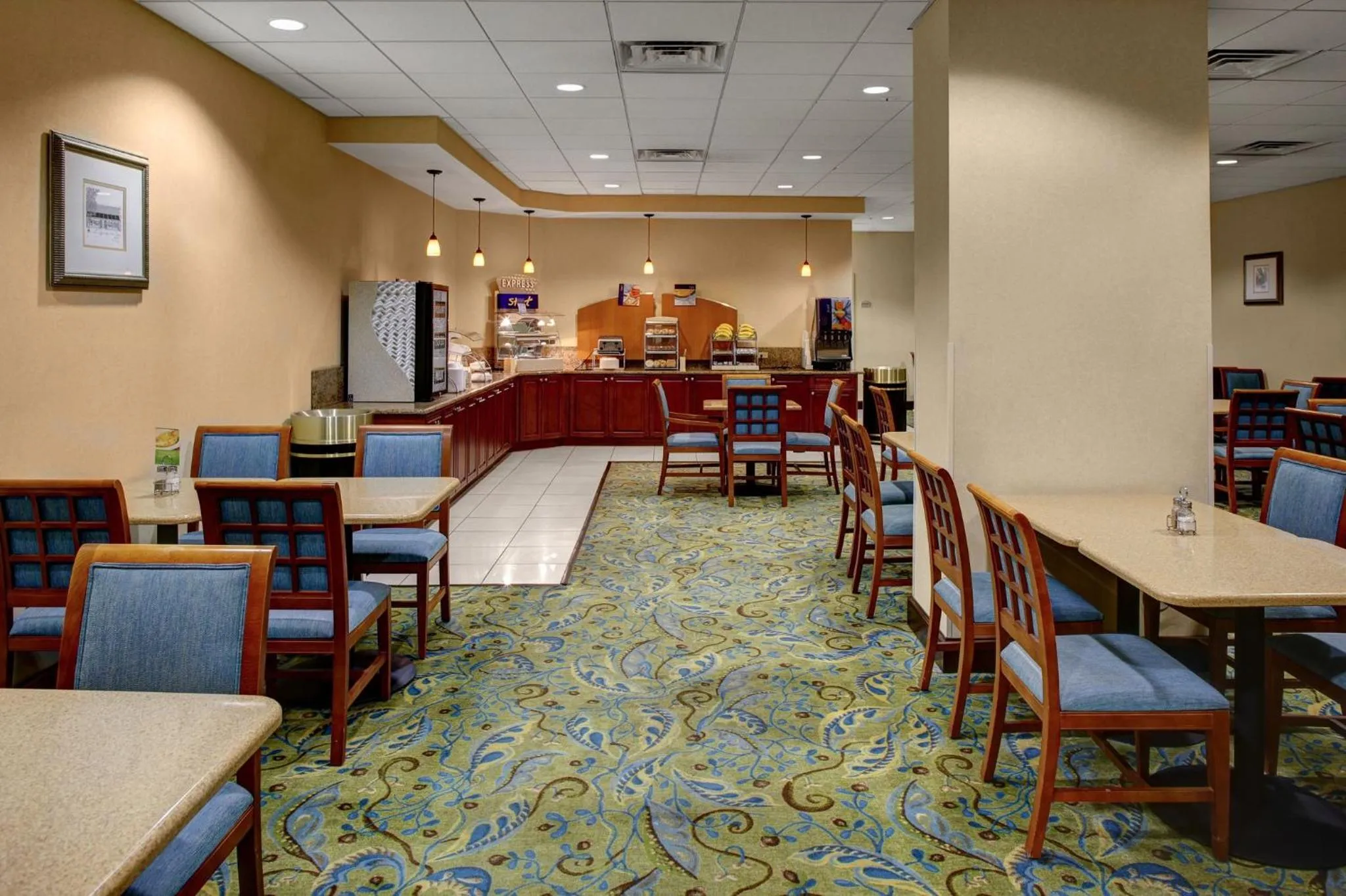 Breakfast in Holiday Inn Express - Richmond Downtown by IHG