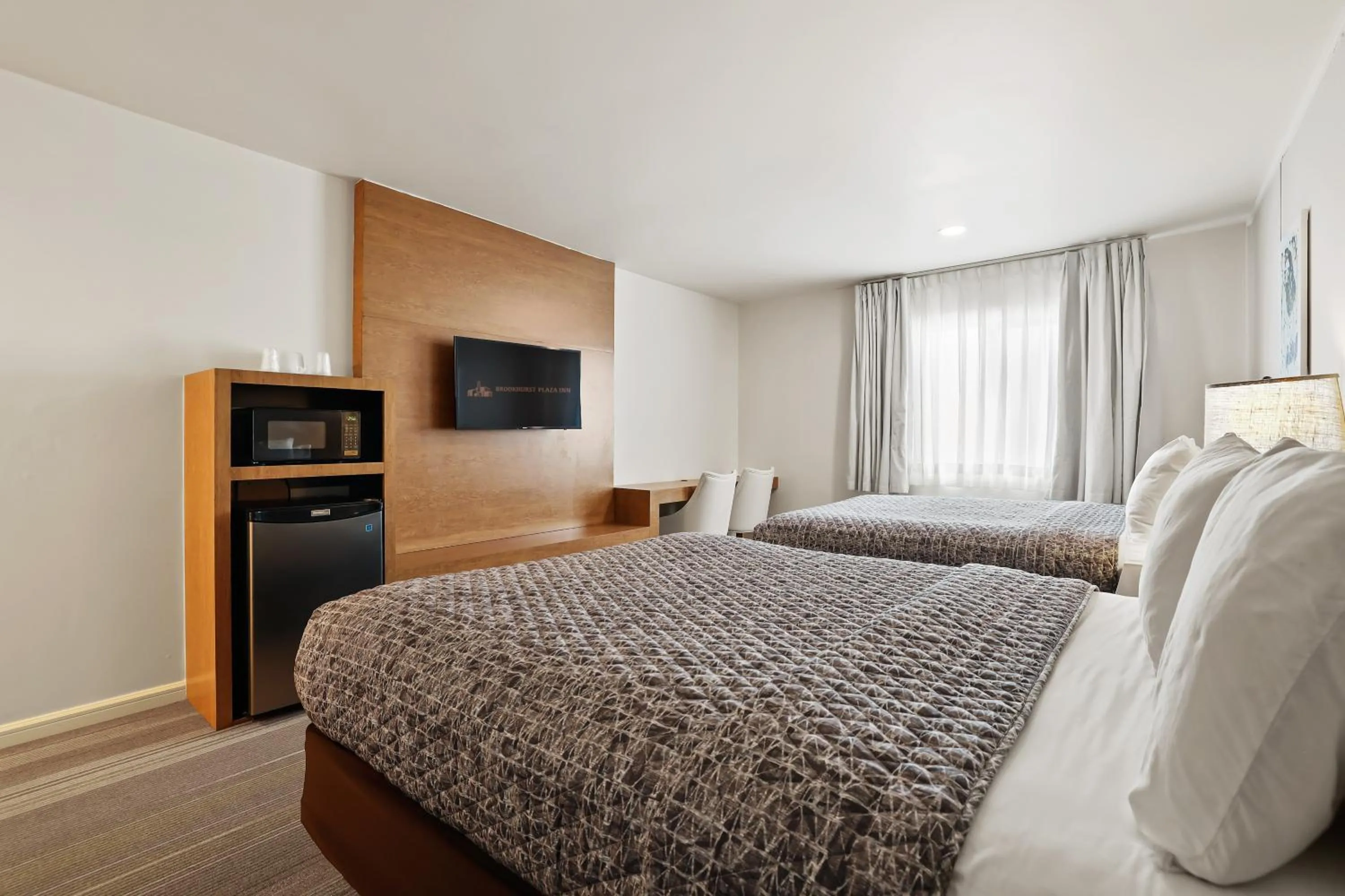 Bedroom, Bed in Brookhurst Plaza Inn