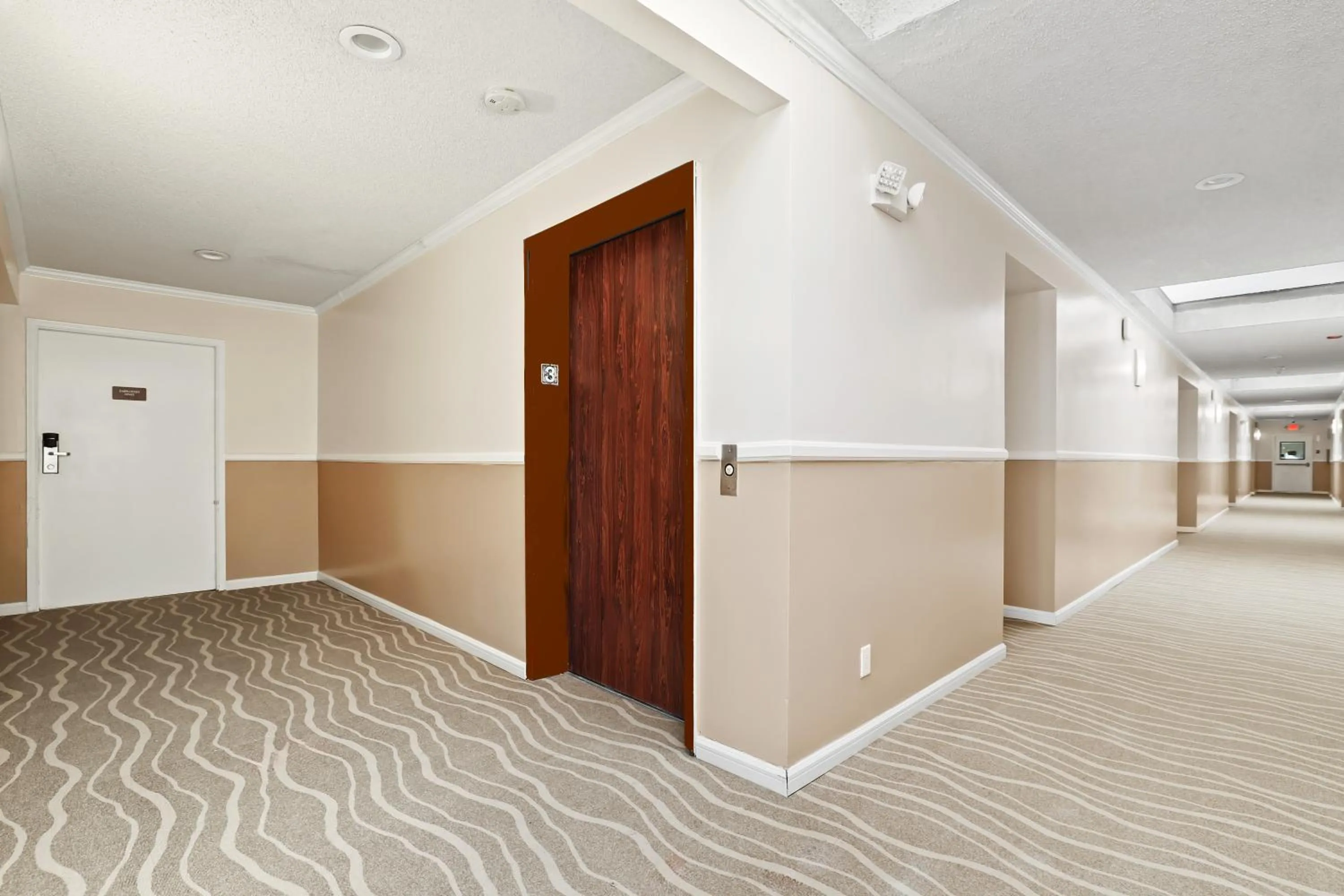 elevator in Brookhurst Plaza Inn