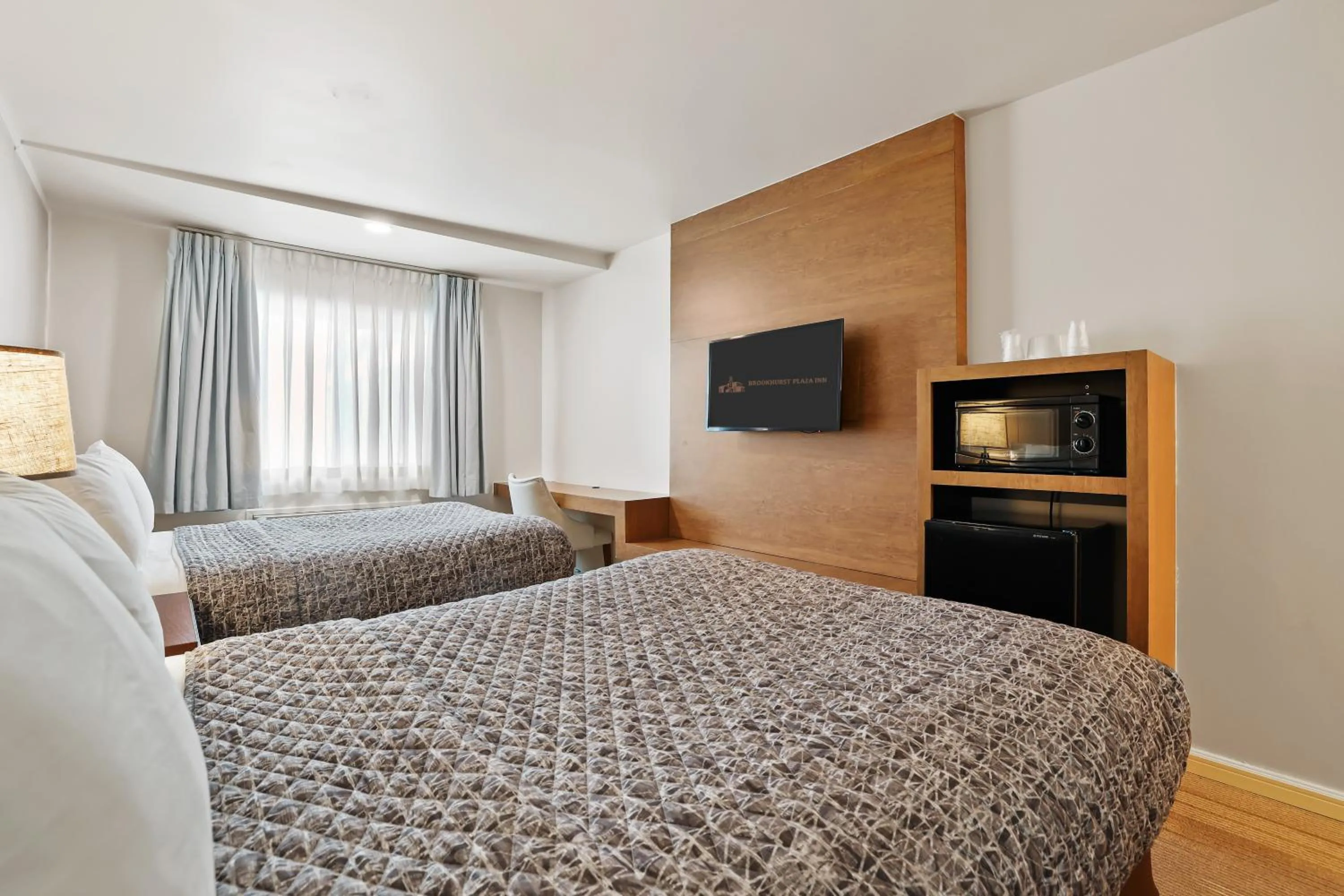 Bedroom, Bed in Brookhurst Plaza Inn