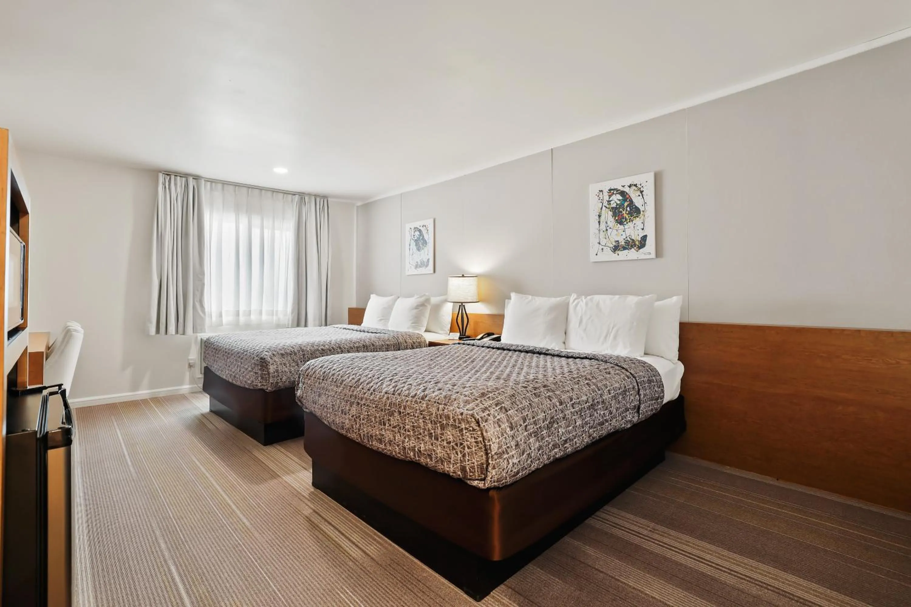 Bedroom, Bed in Brookhurst Plaza Inn